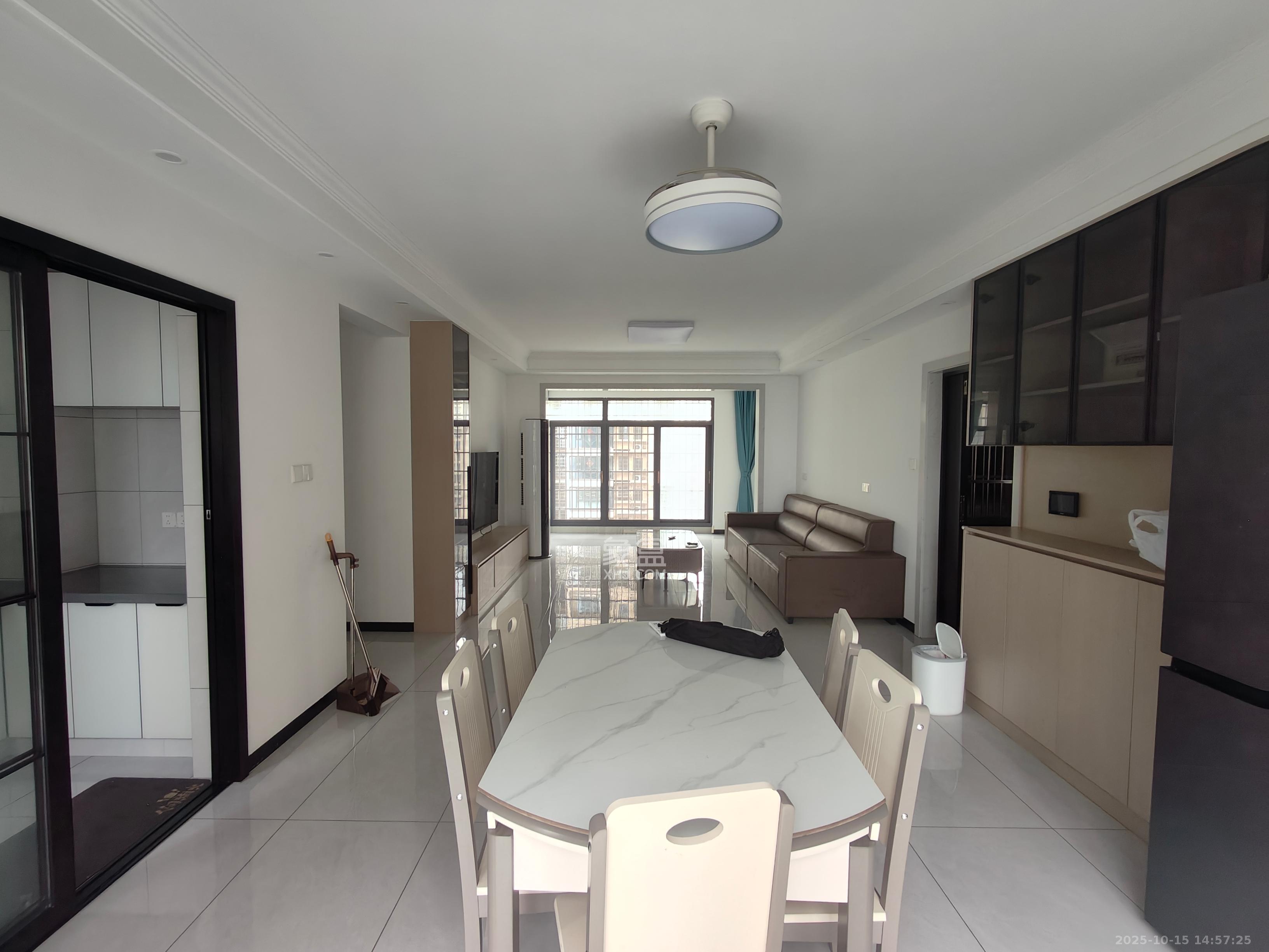 桥头家园三期  3室2厅2卫    2200.0元/月 桥头家园三期  3室2厅2卫    2200.0元/月室内图1