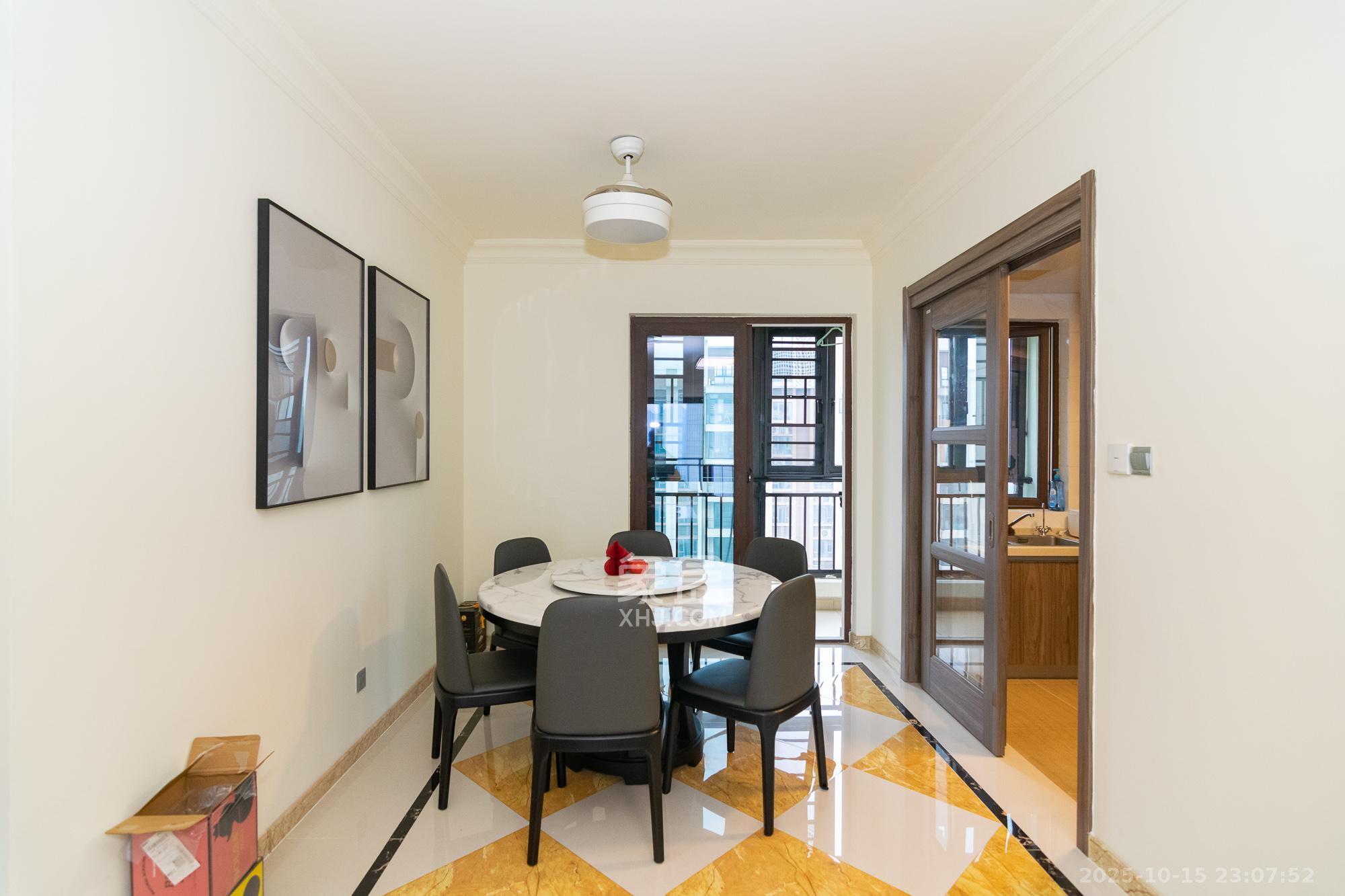 碧桂园高尔夫花园  4室2厅2卫    120.0万客厅