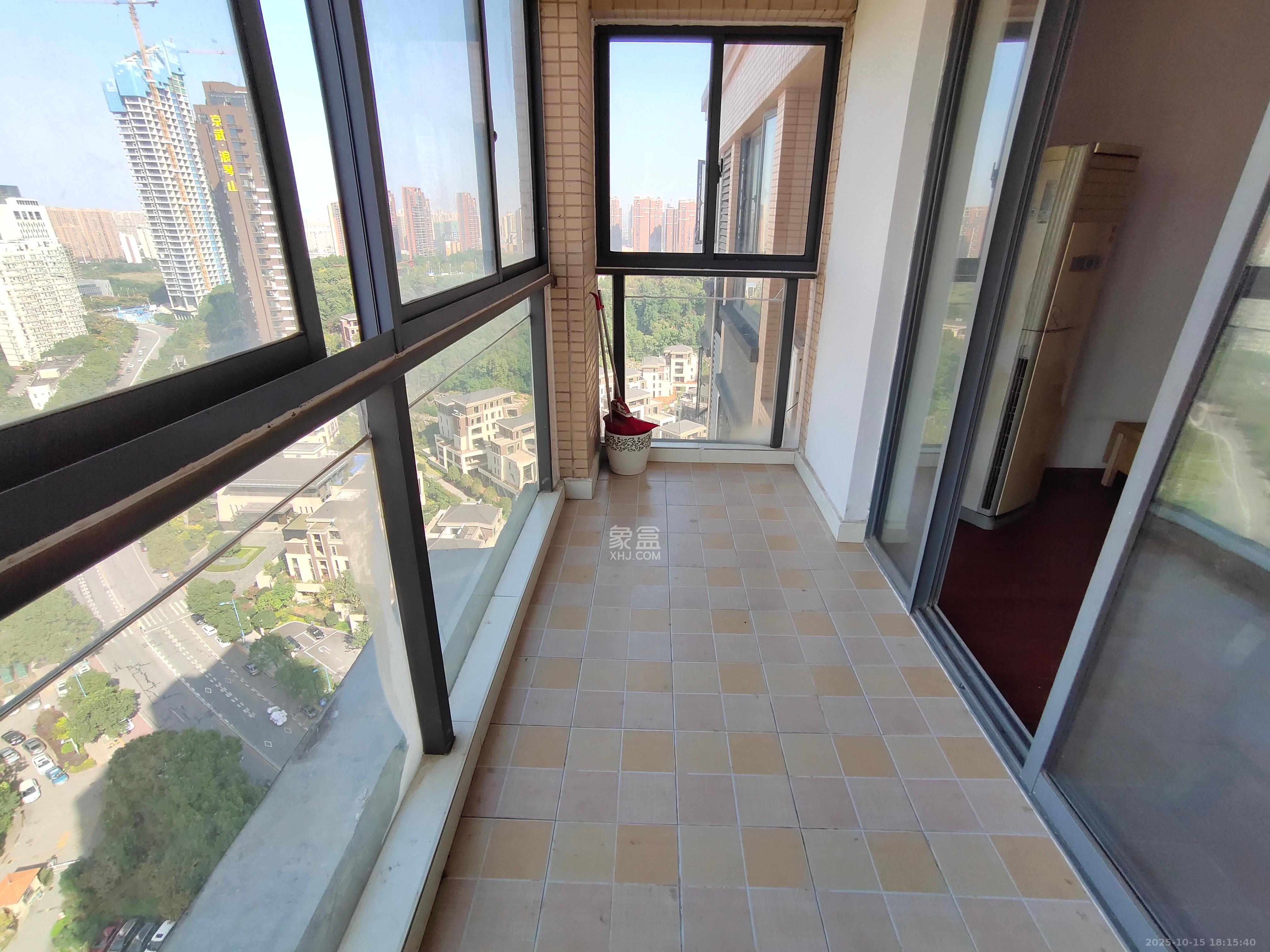 中城丽景香山园  4室2厅2卫    3300.0元/月室内图