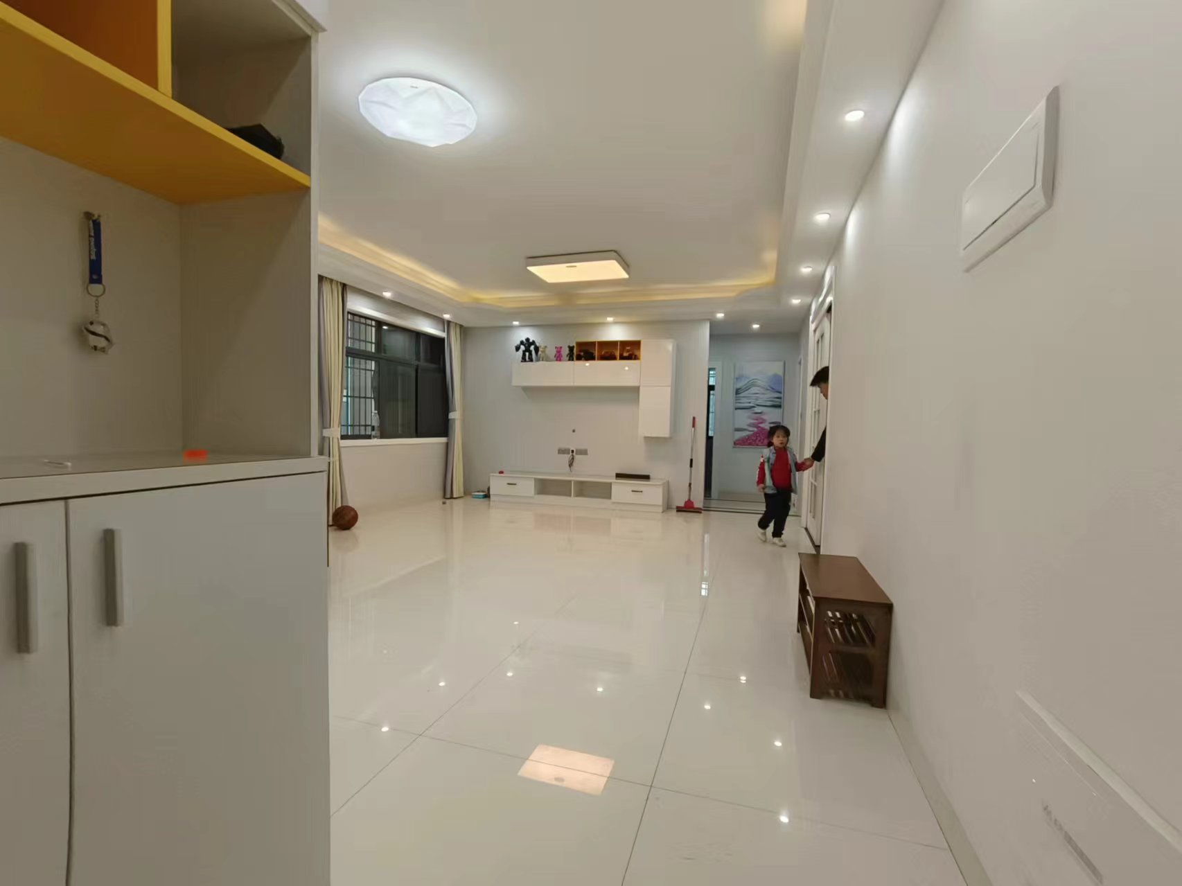 财富和园  3室2厅1卫    1600.0元/月室内图