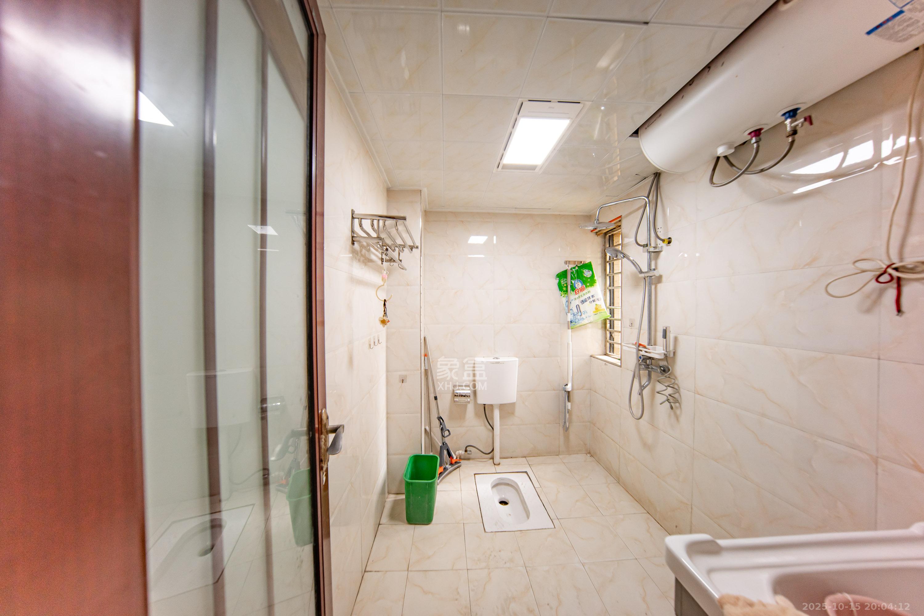 中建麓山和苑  3室2厅2卫    72.0万卫生间