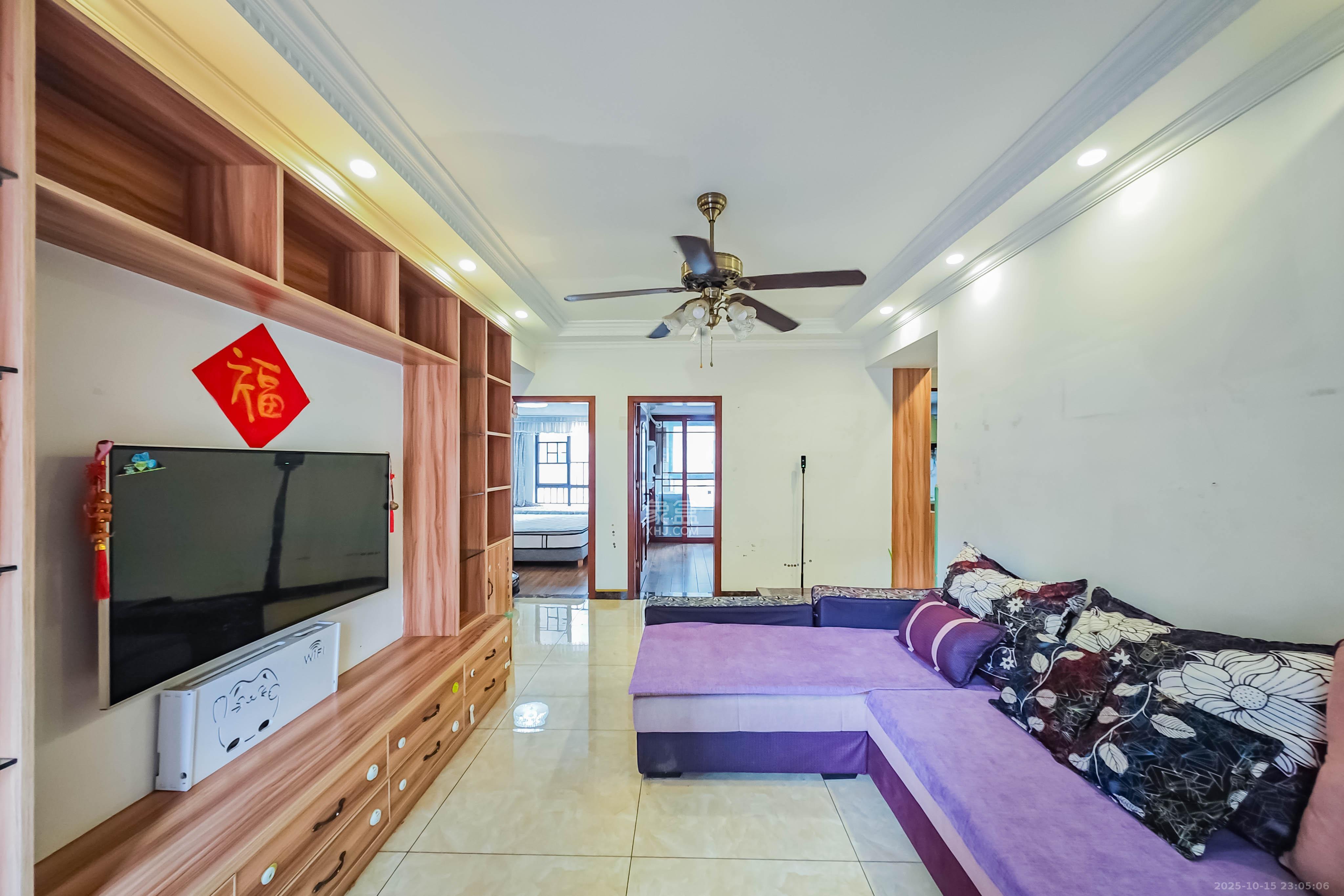 香樟兰亭(朗峰苑) 3室2厅1卫 91.5万 香樟兰亭(朗峰苑) 3室2厅1卫 91.5万客厅