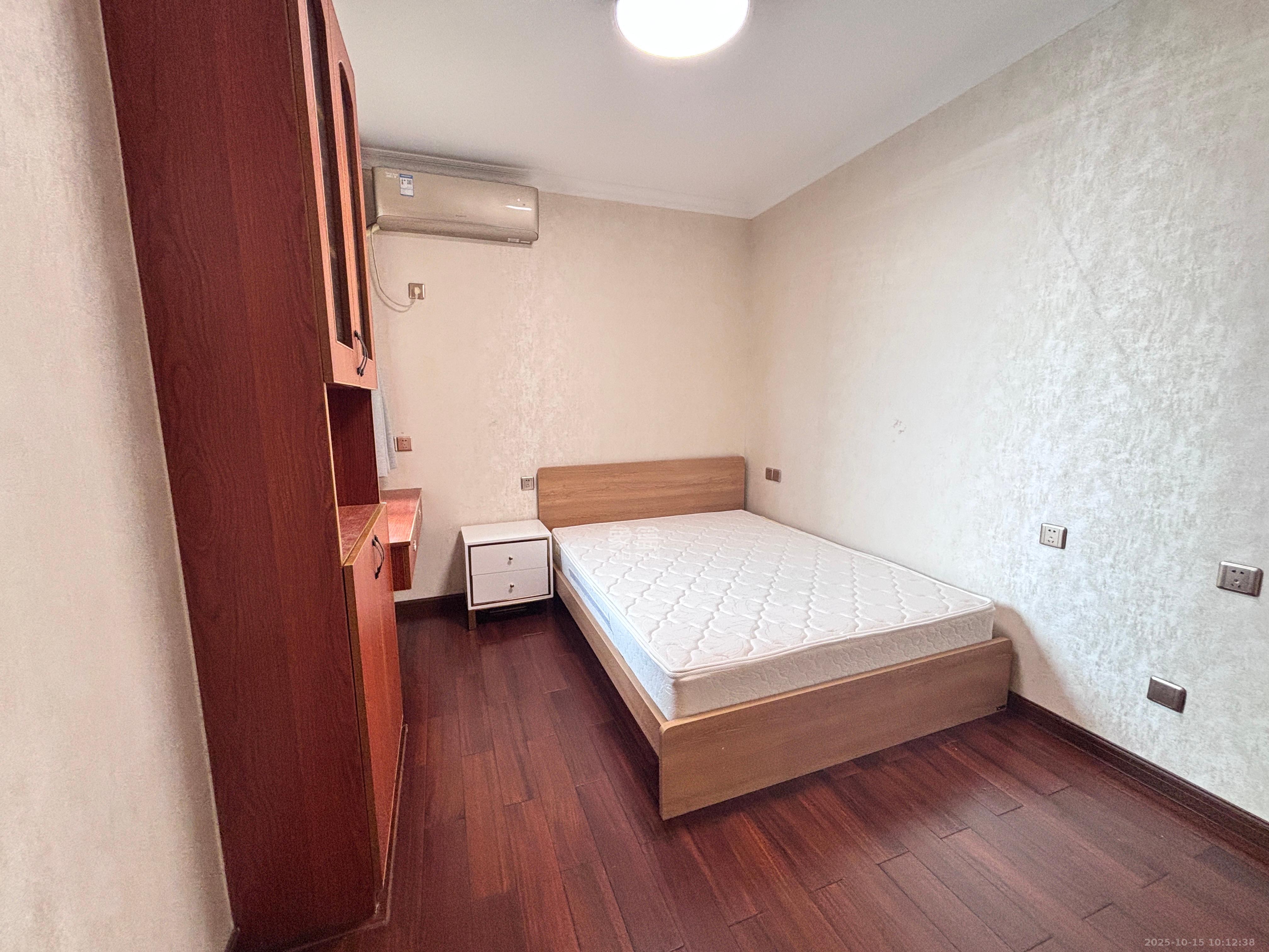 中粮鸿云  3室2厅1卫    1800.0元/月 中粮鸿云  3室2厅1卫    1800.0元/月室内图