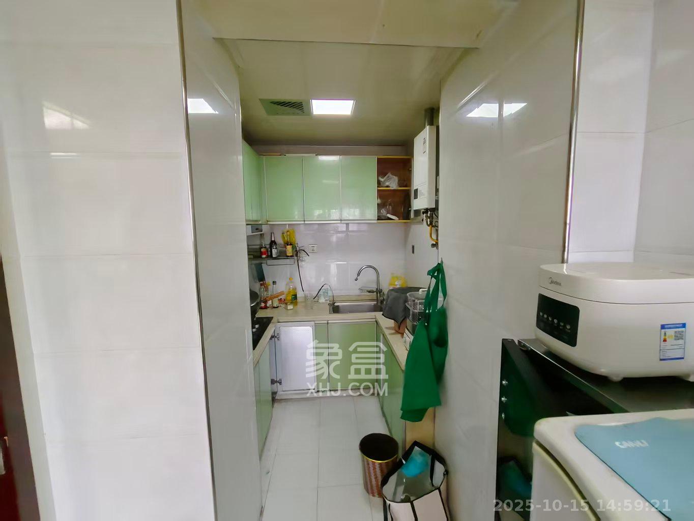 华城广场  1室1厅1卫    2500.0元/月室内图
