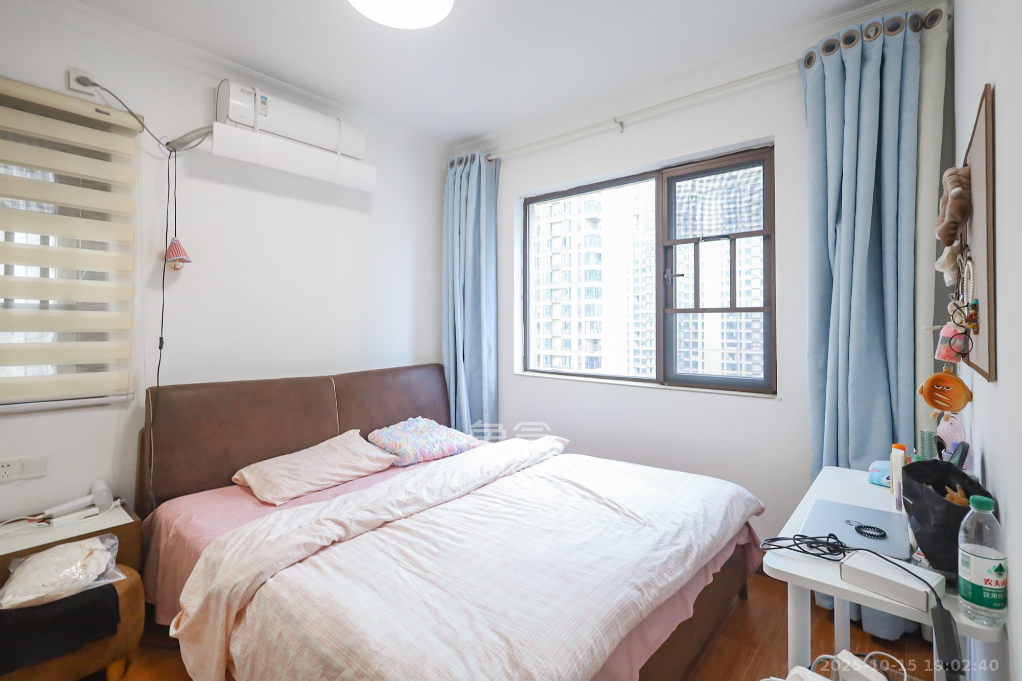 保利西海岸B区  3室2厅1卫    126.0万 保利西海岸B区  3室2厅1卫    126.0万卧室