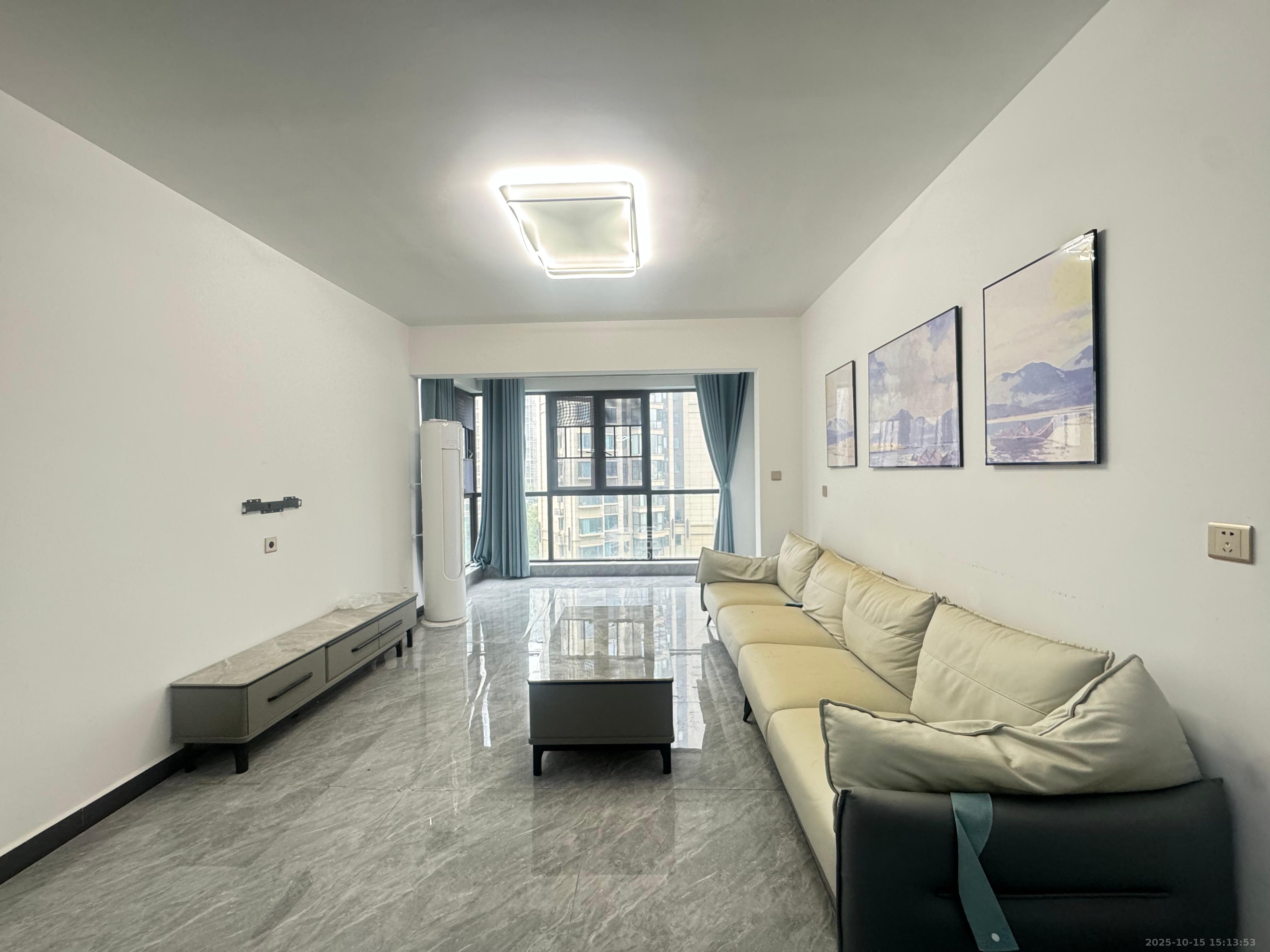 保利大都汇一期、二期  4室1厅1卫    3380.0元/月室内图