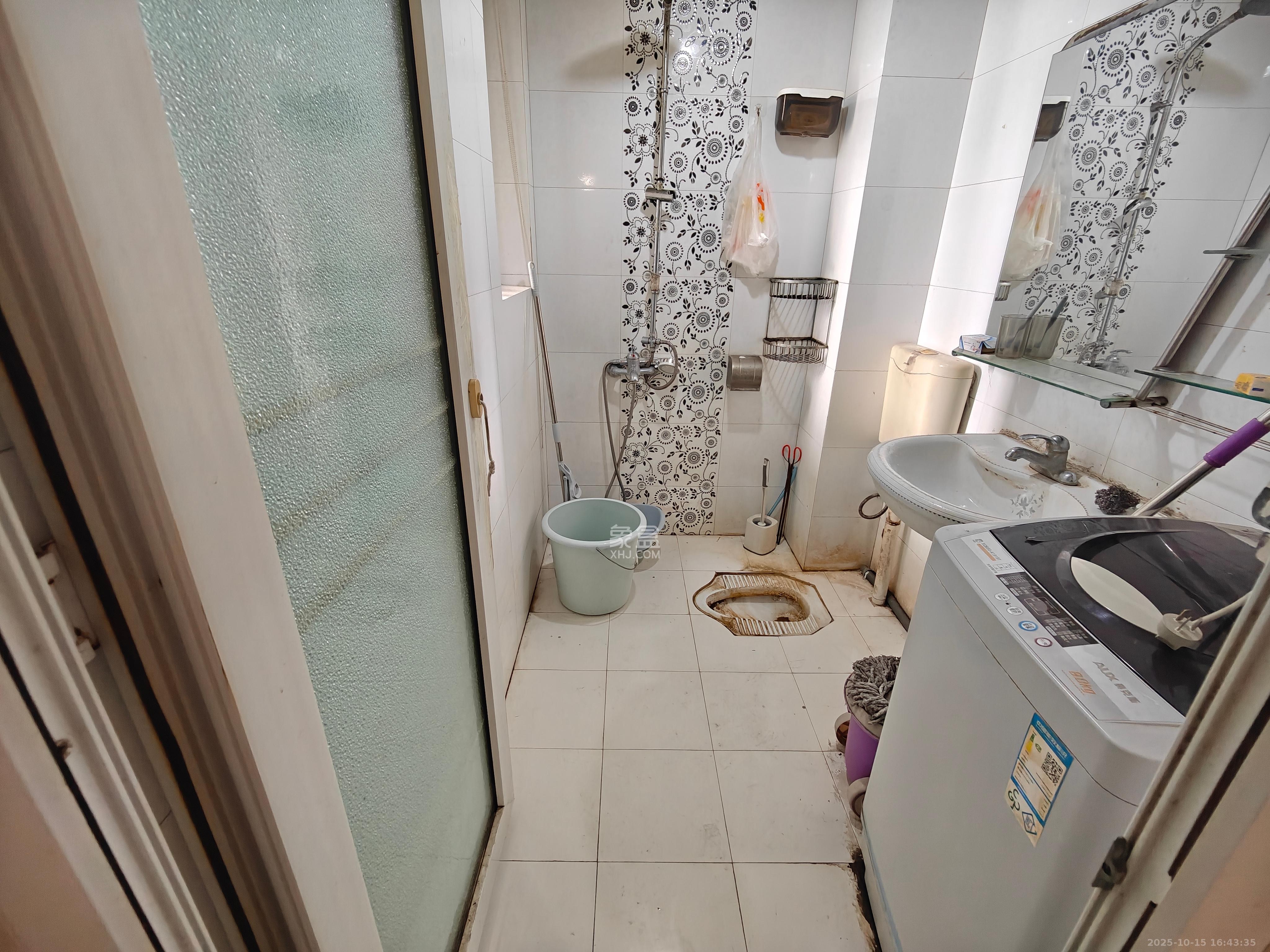 玛依拉山庄 2室2厅1卫 2400.0元/月 玛依拉山庄 2室2厅1卫 2400.0元/月室内图