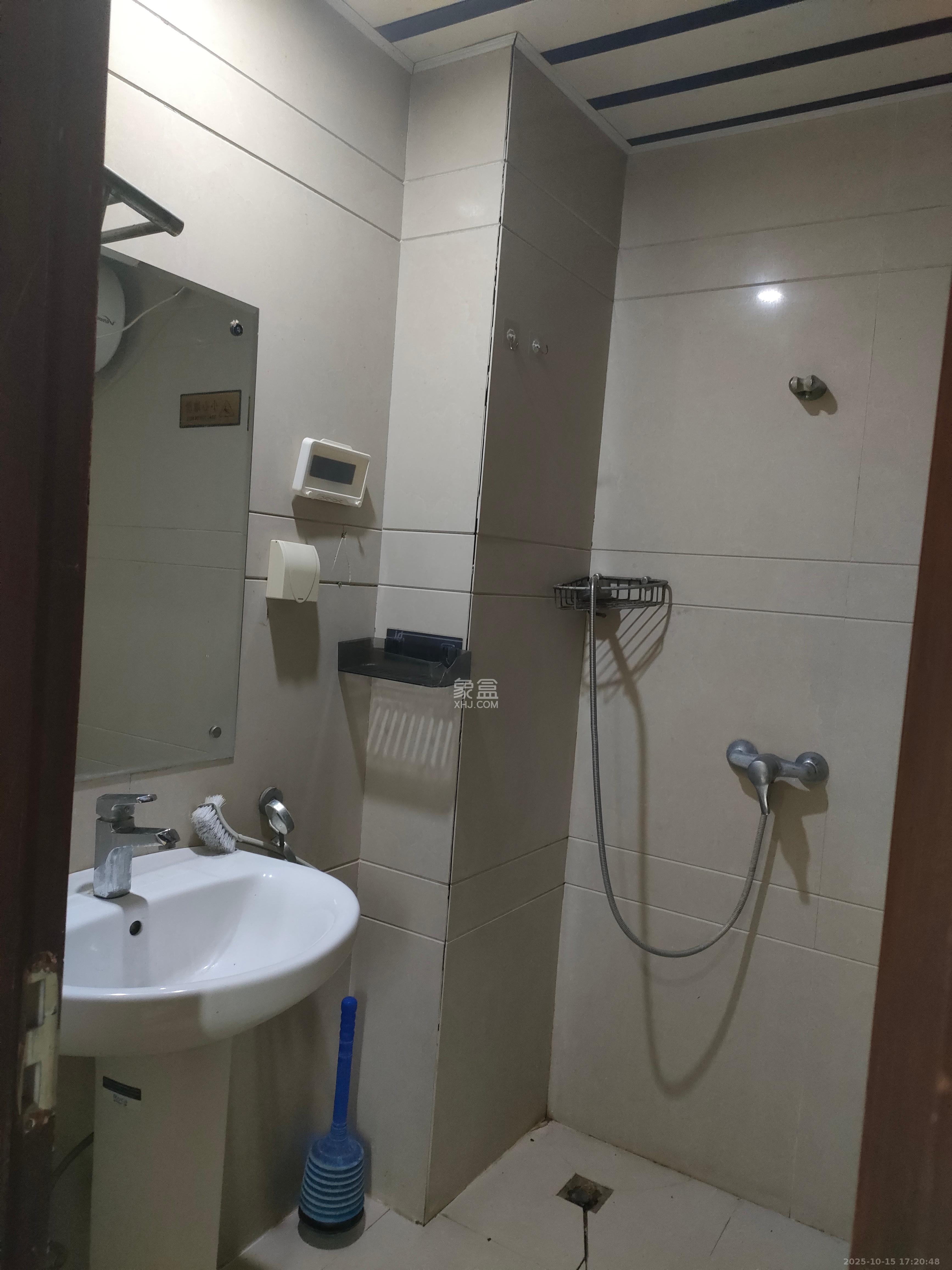 标志商务中心  1室1厅1卫    1000.0元/月 标志商务中心  1室1厅1卫    1000.0元/月室内图