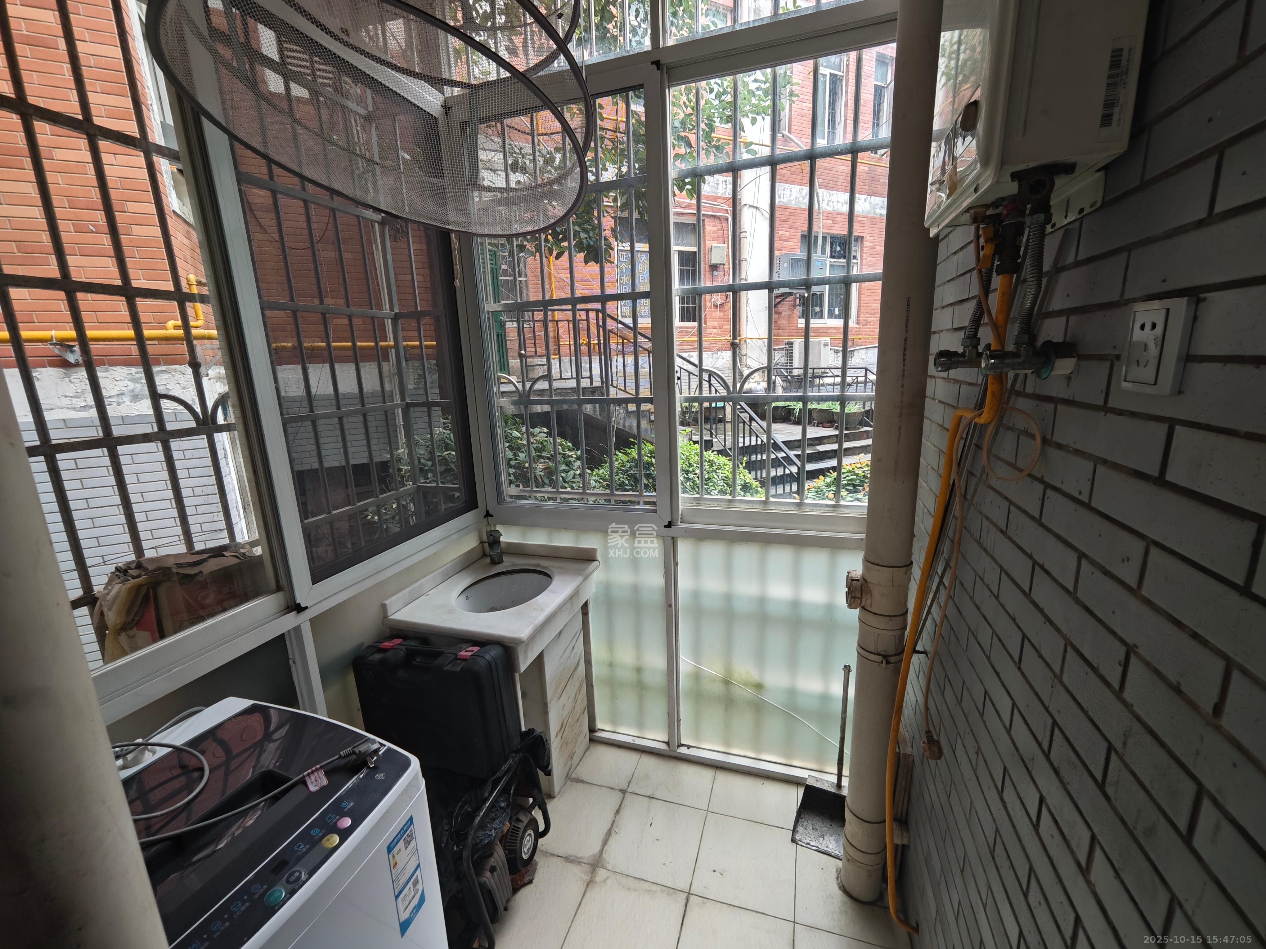 山水人家一二期 2室2厅1卫 1550.0元/月 山水人家一二期 2室2厅1卫 1550.0元/月室内图