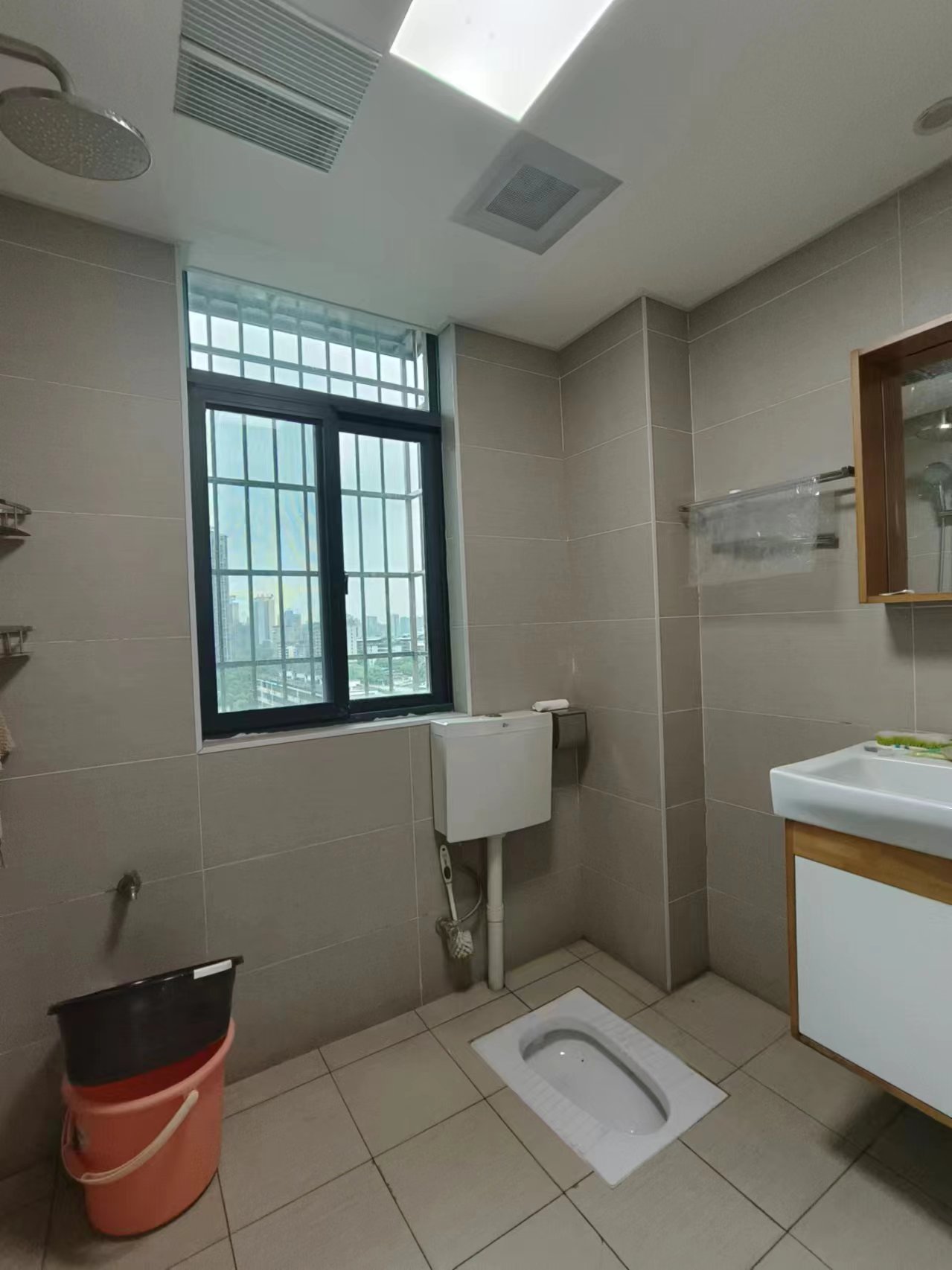 财富和园  3室2厅1卫    1600.0元/月室内图