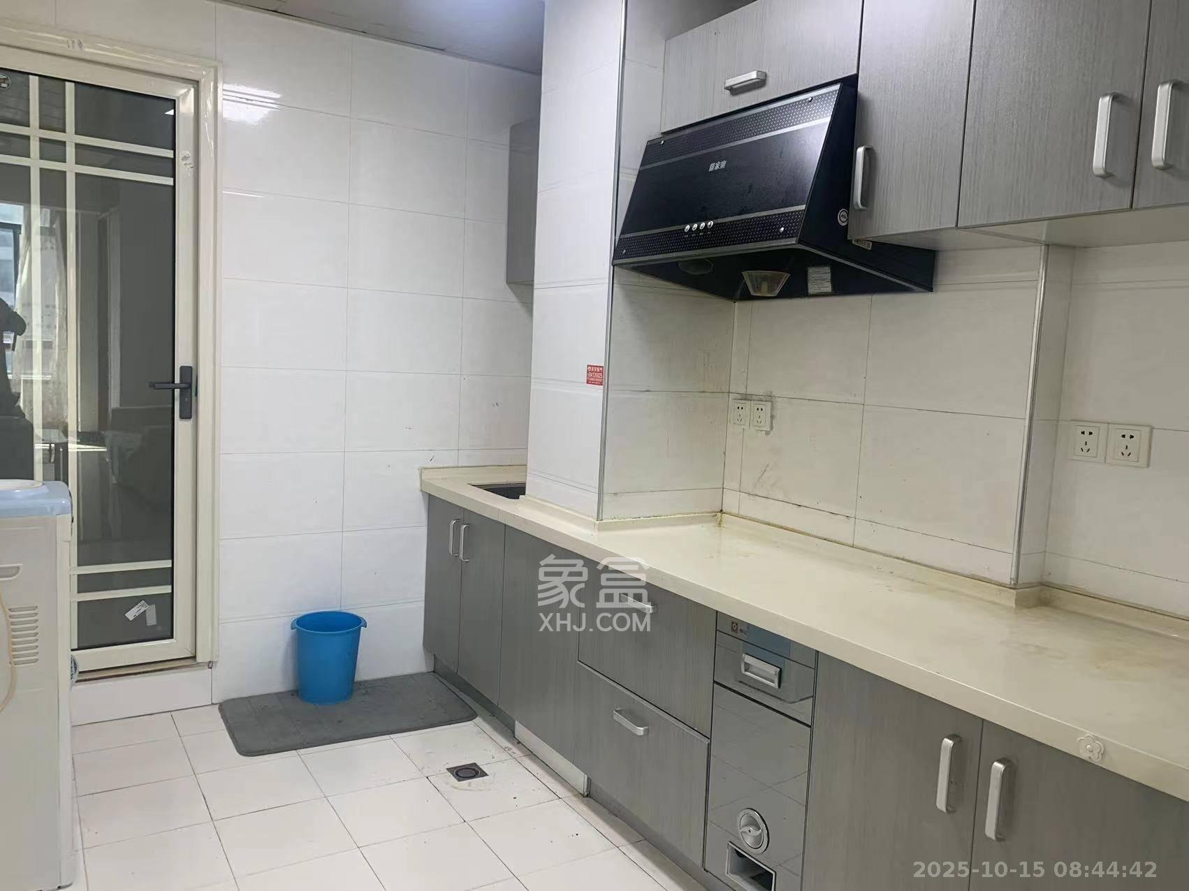 融圣国际 1室1厅1卫 1700.0元/月 融圣国际 1室1厅1卫 1700.0元/月室内图