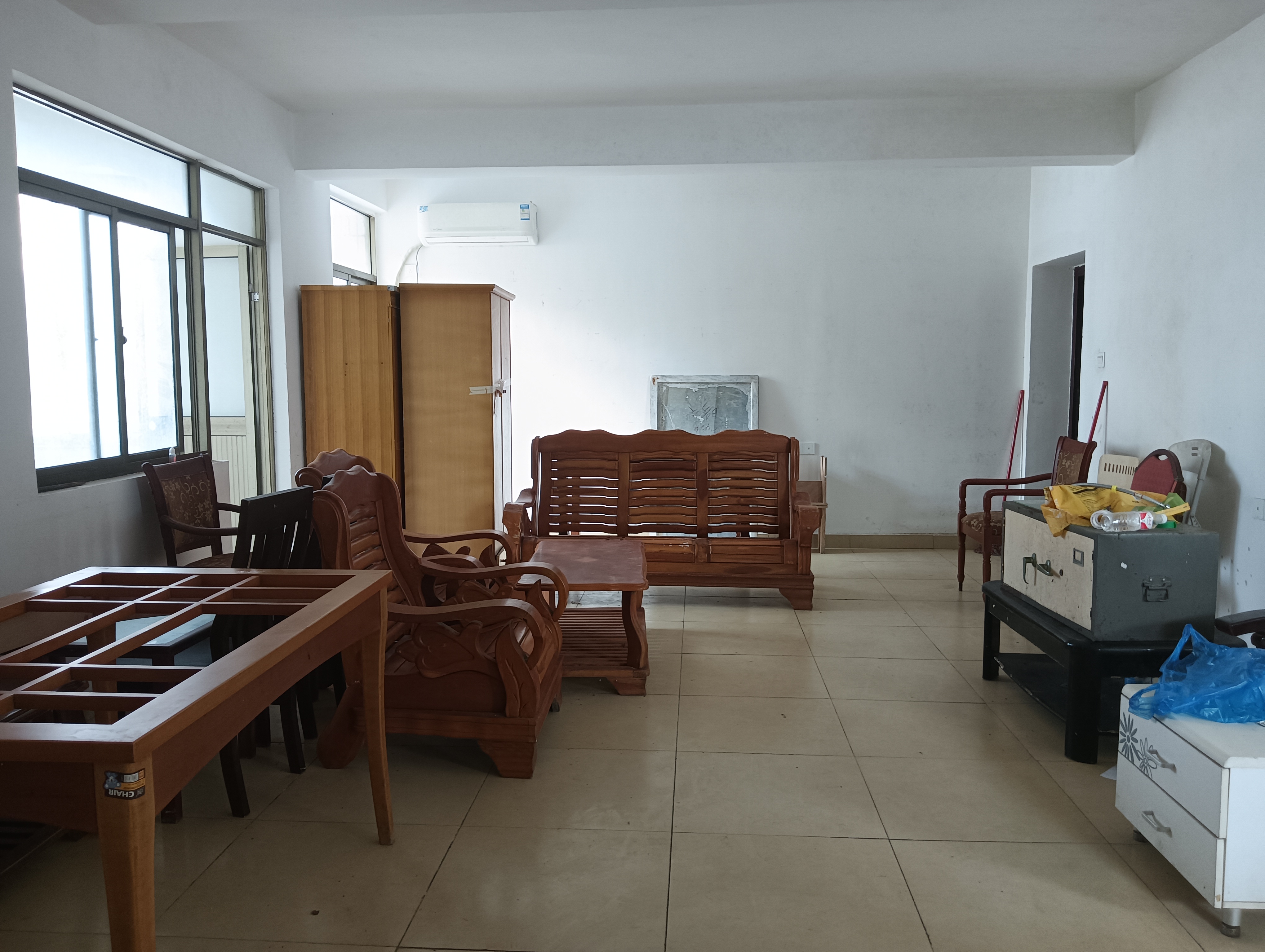 金融花园  4室2厅2卫    3000.0元/月室内图