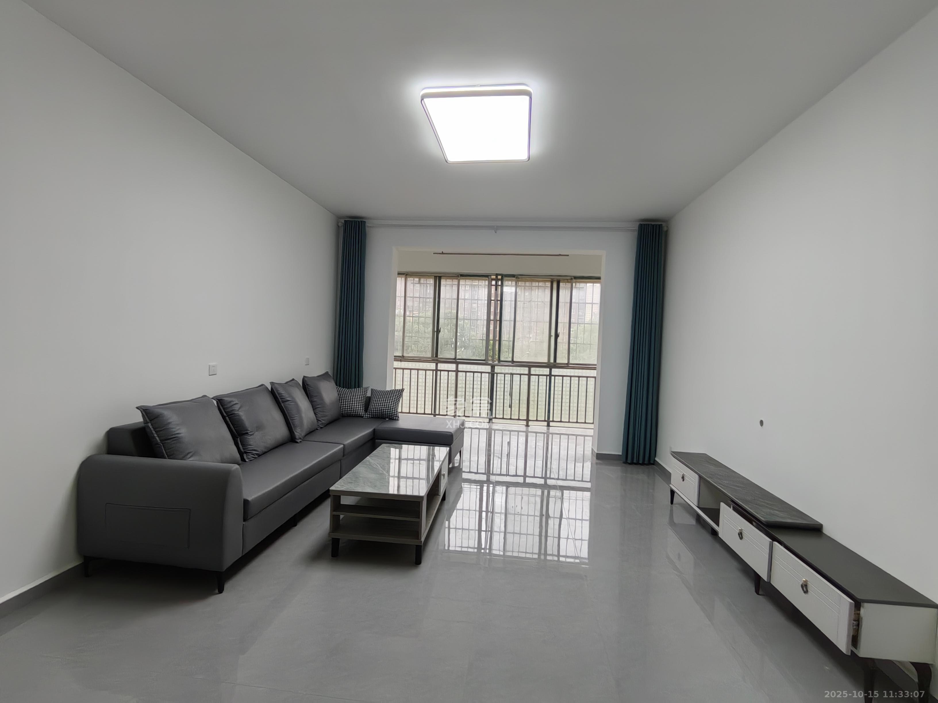 鄱阳小区  3室2厅2卫    2300.0元/月