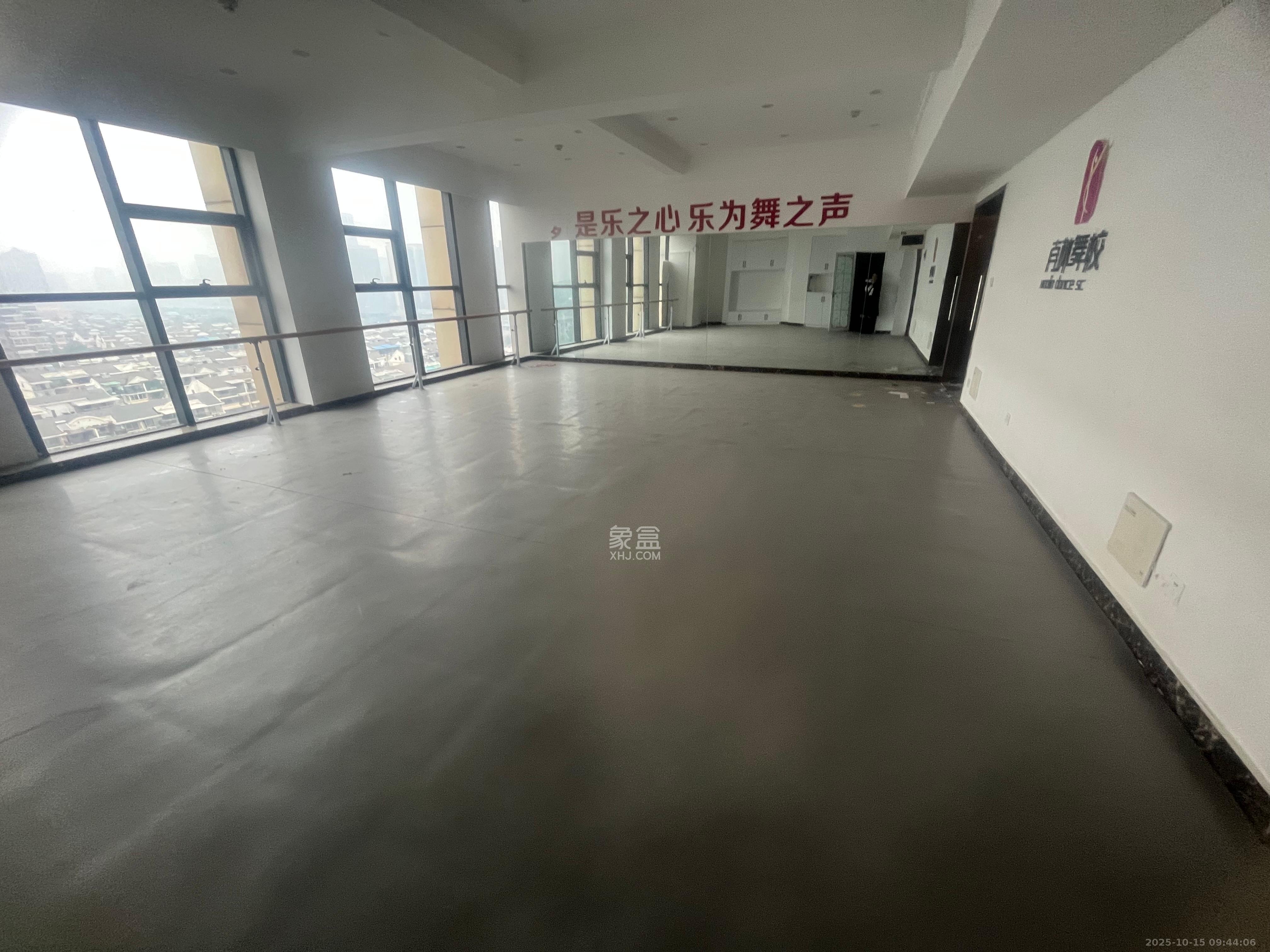 万坤图财富广场  1室1厅1卫    4800.0元/月室内图
