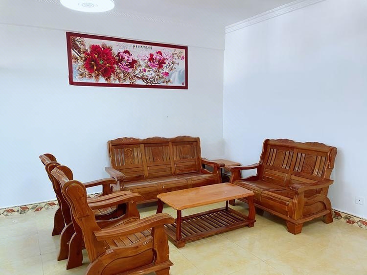 裕兴大厦  3室2厅1卫    1800.0元/月