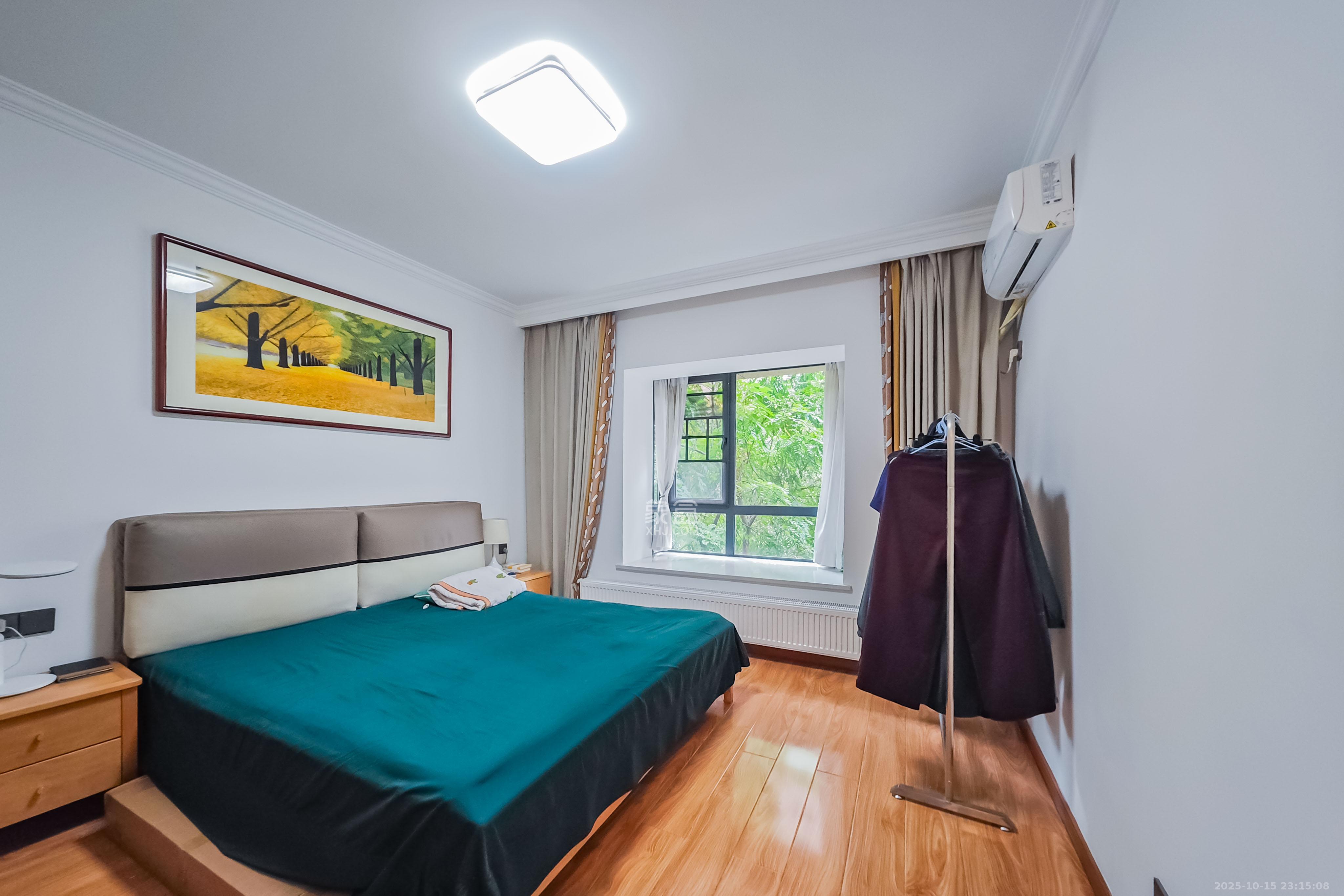 半山壹号  4室2厅2卫    140.0万 半山壹号  4室2厅2卫    140.0万卧室