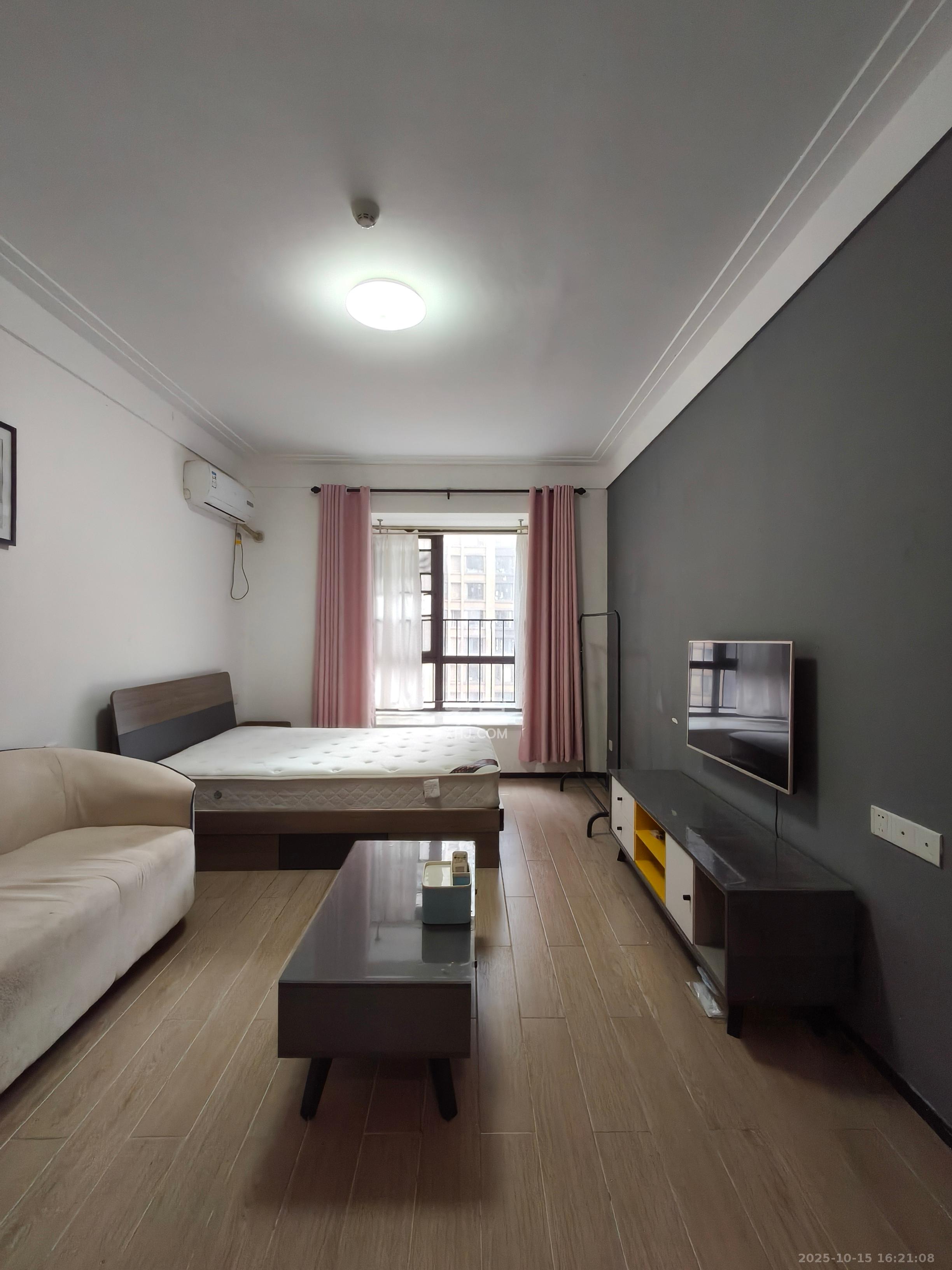 中海国际二期  1室1厅1卫    1100.0元/月 中海国际二期  1室1厅1卫    1100.0元/月