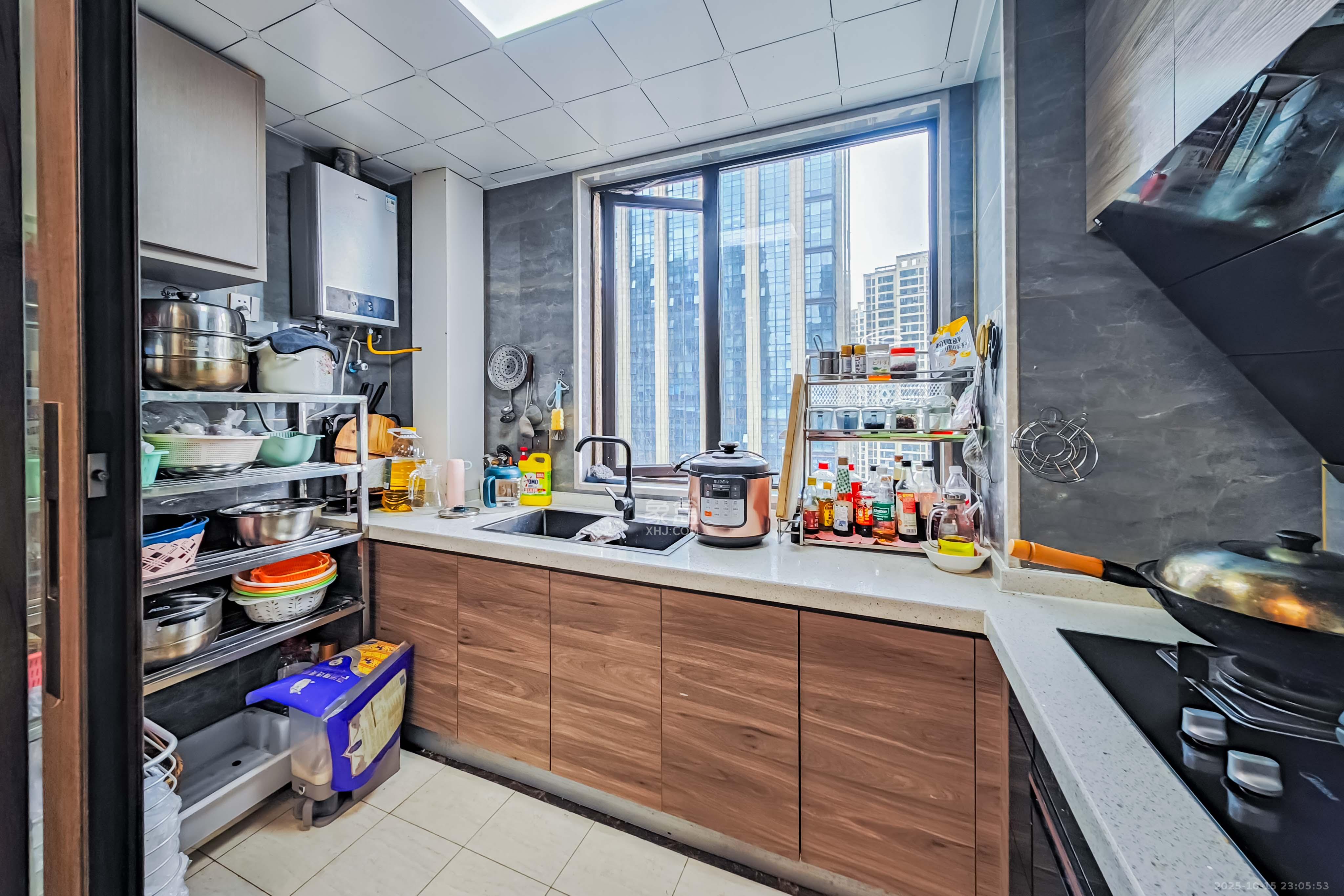 五江天街北区  4室2厅2卫    127.0万厨房