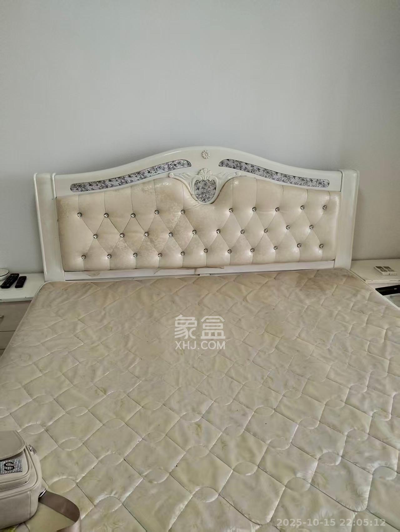 美利新世界  1室1厅1卫    1300.0元/月室内图1