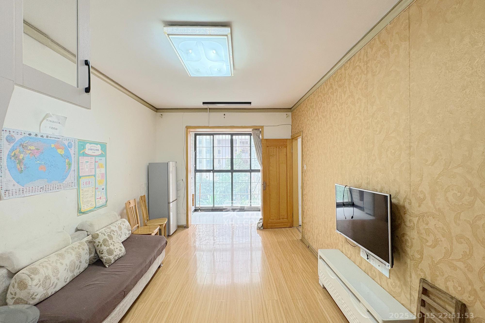 凯通国际城(凯通朝庭)  3室2厅1卫    85.0万 凯通国际城(凯通朝庭)  3室2厅1卫    85.0万客厅