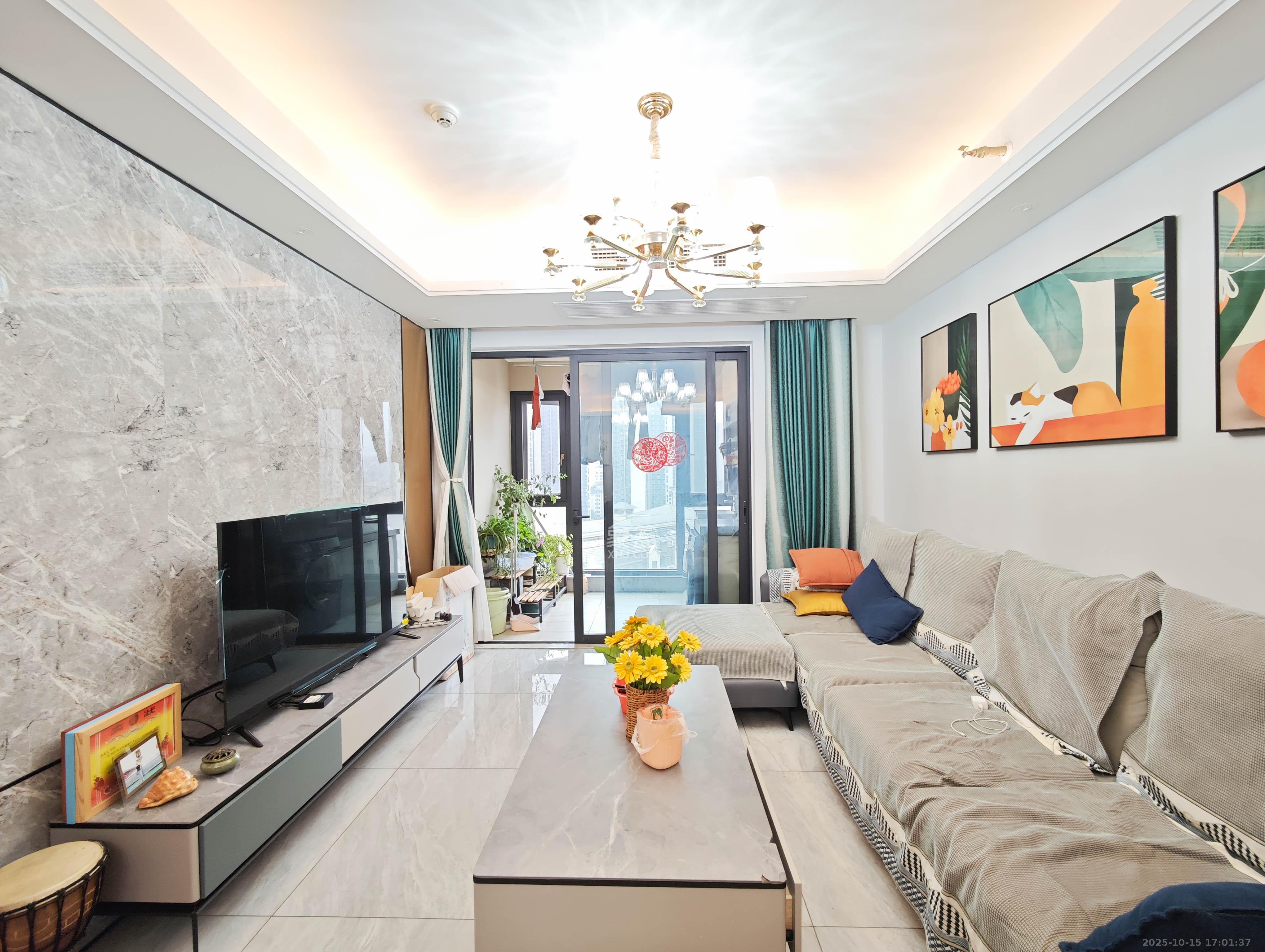 万科魅力之城天阔里  3室1厅2卫    105.0万客厅