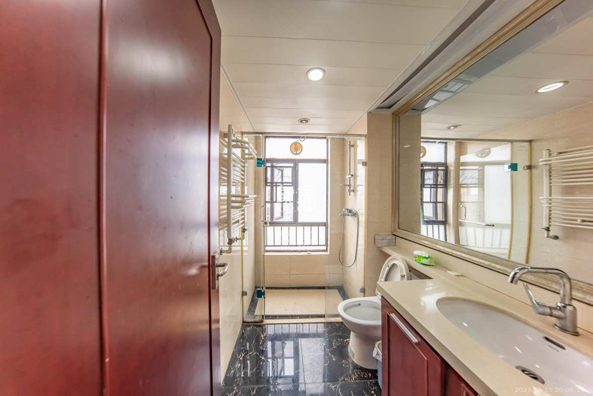 中海国际二期 3室2厅1卫 85.0万 中海国际二期 3室2厅1卫 85.0万卫生间