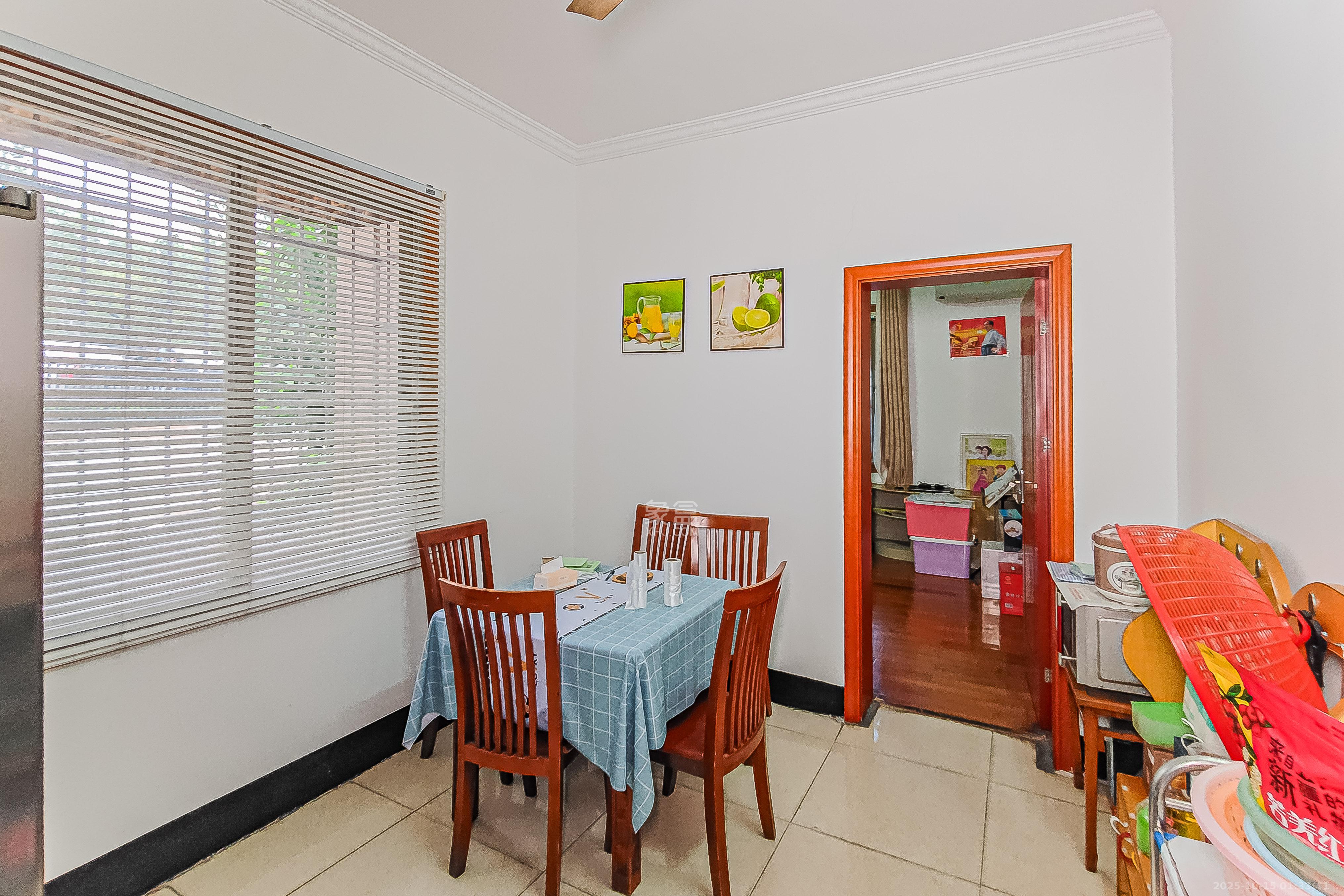 湘农桥社区  3室2厅1卫    86.8万客厅