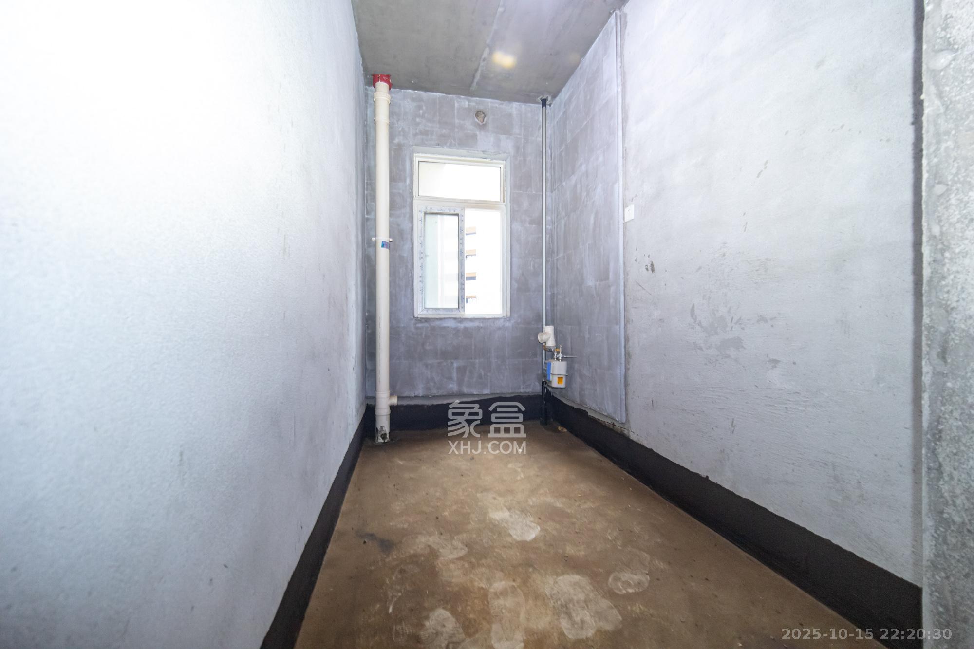 楚天世纪城西苑  3室2厅2卫    68.8万厨房