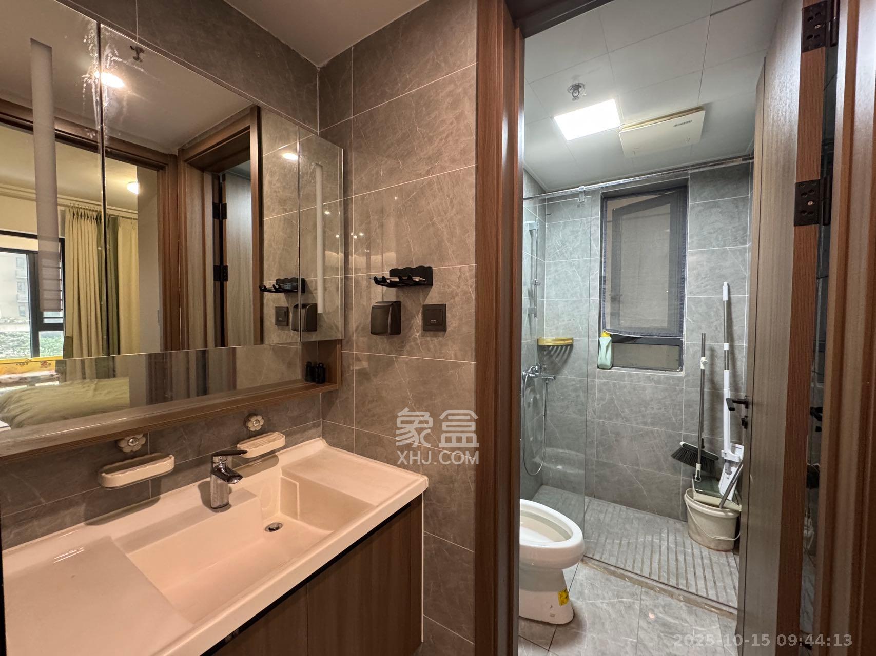 卓越中寰 3室2厅2卫 4200.0元/月 卓越中寰 3室2厅2卫 4200.0元/月室内图