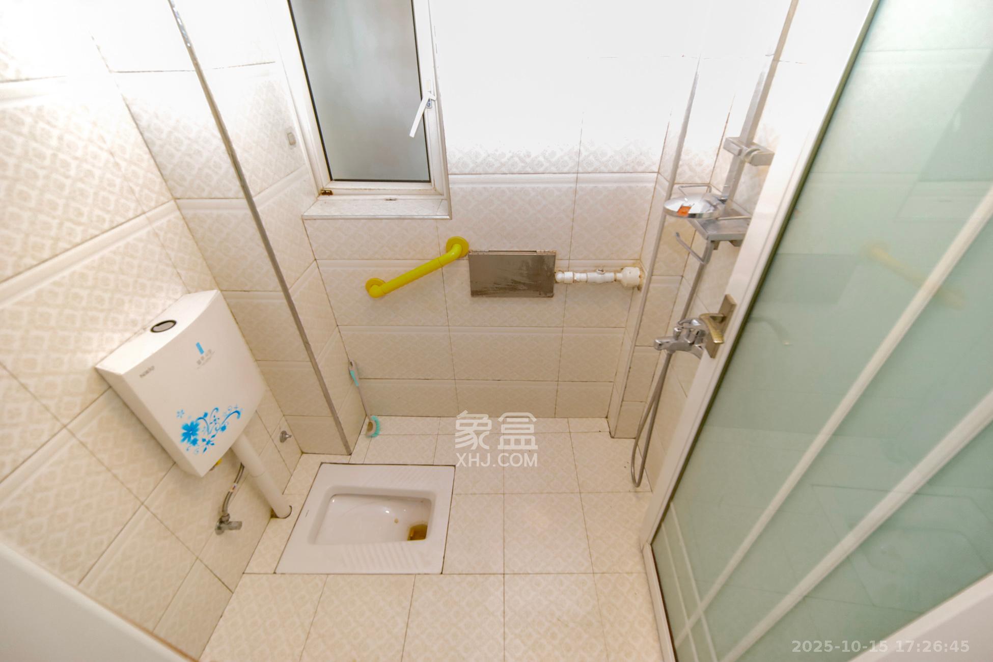 融城花苑  3室2厅1卫    68.0万卫生间