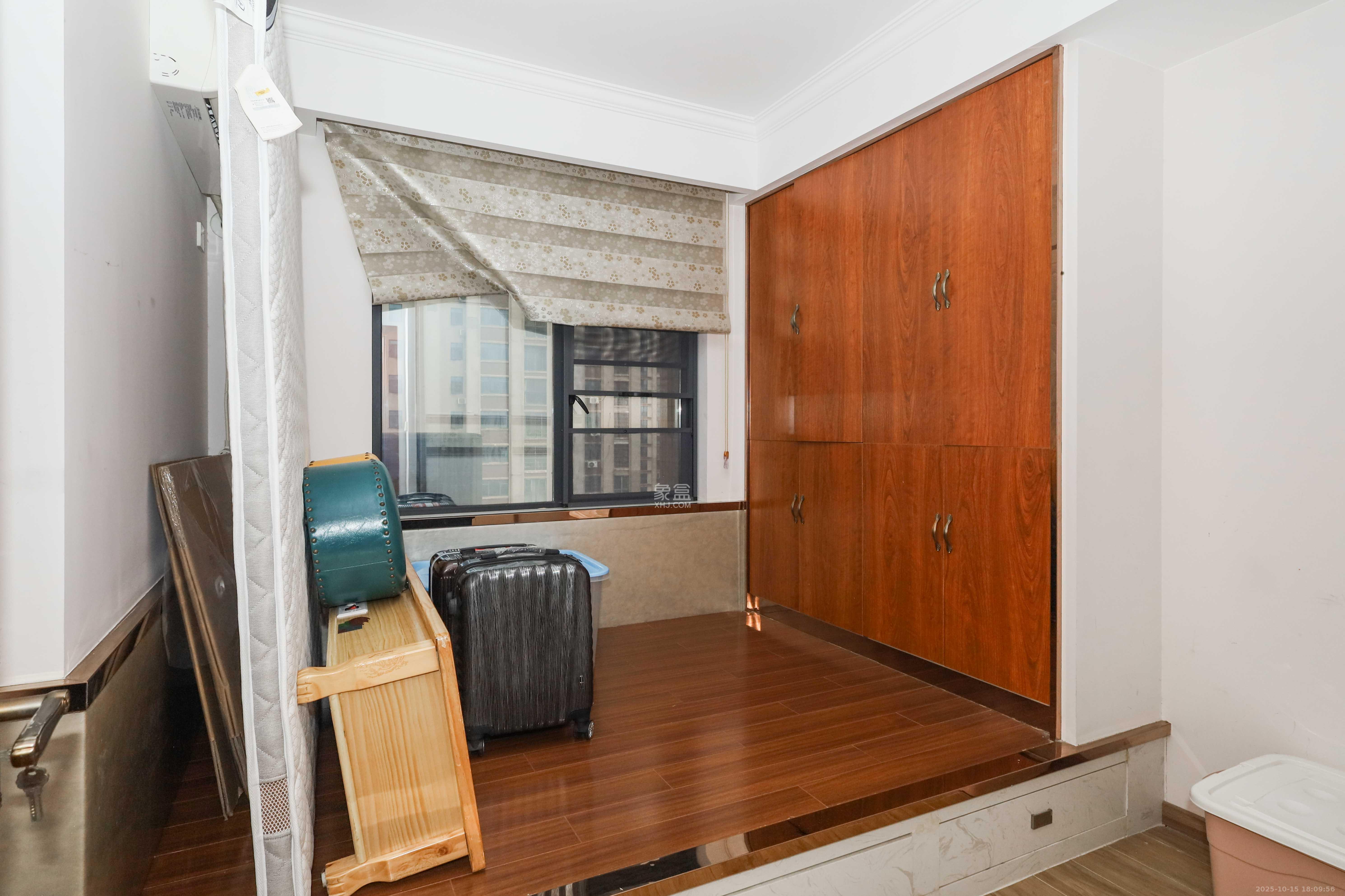 天元涉外景园C区 4室2厅2卫 105.0万 天元涉外景园C区 4室2厅2卫 105.0万卧室