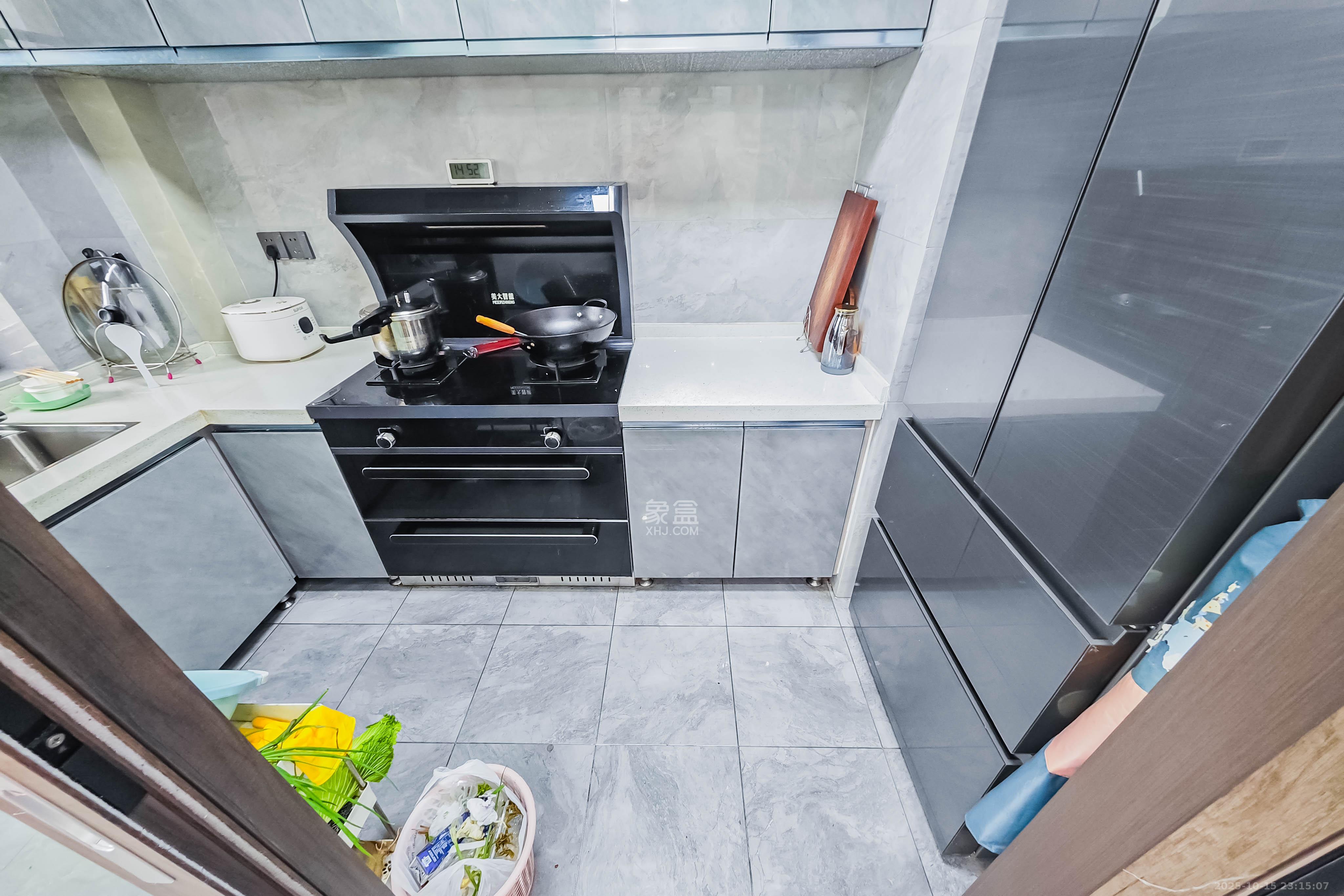 半山壹号  4室2厅2卫    140.0万厨房