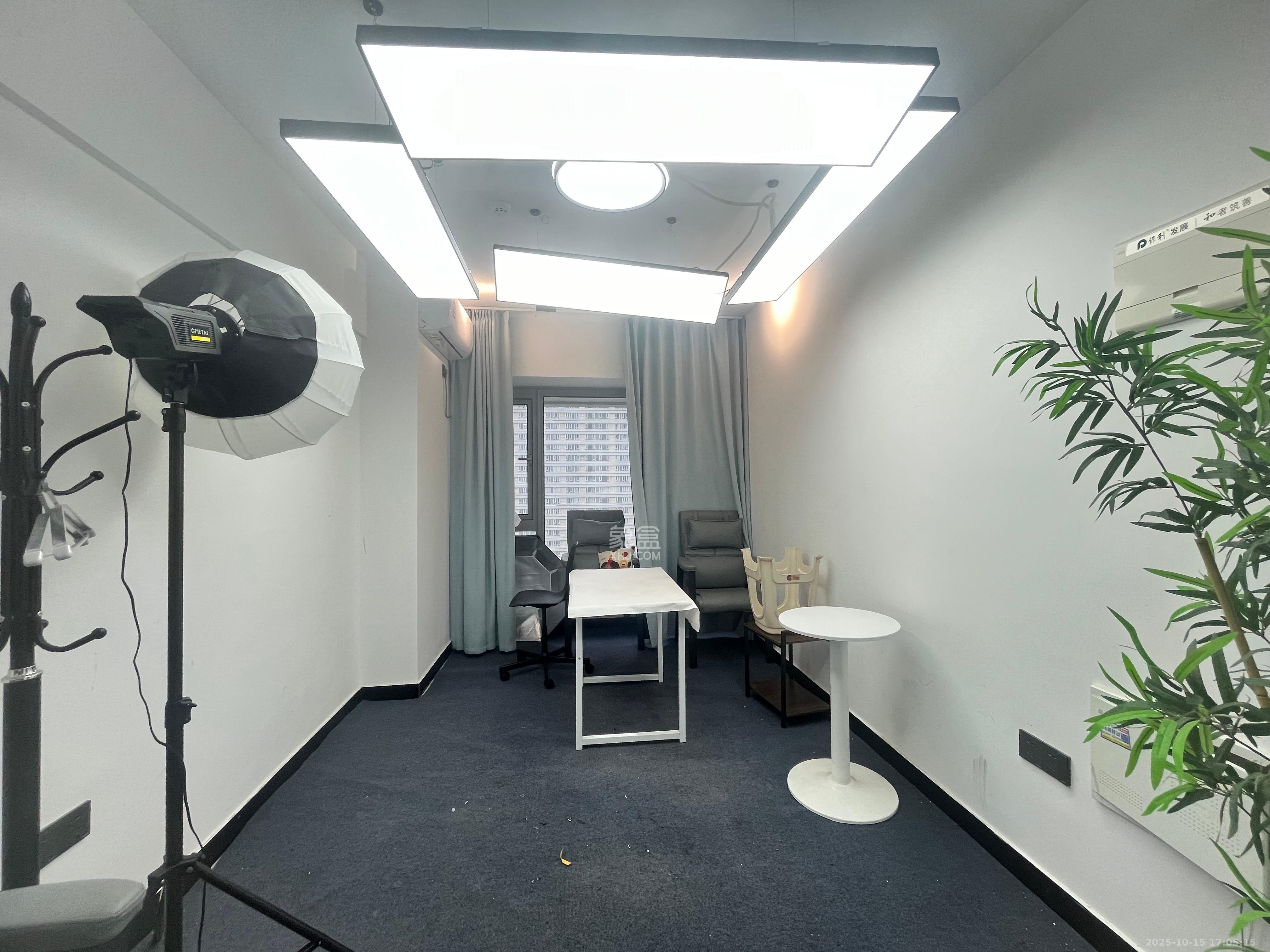 保利天禧EF区  1室1厅1卫    1500.0元/月