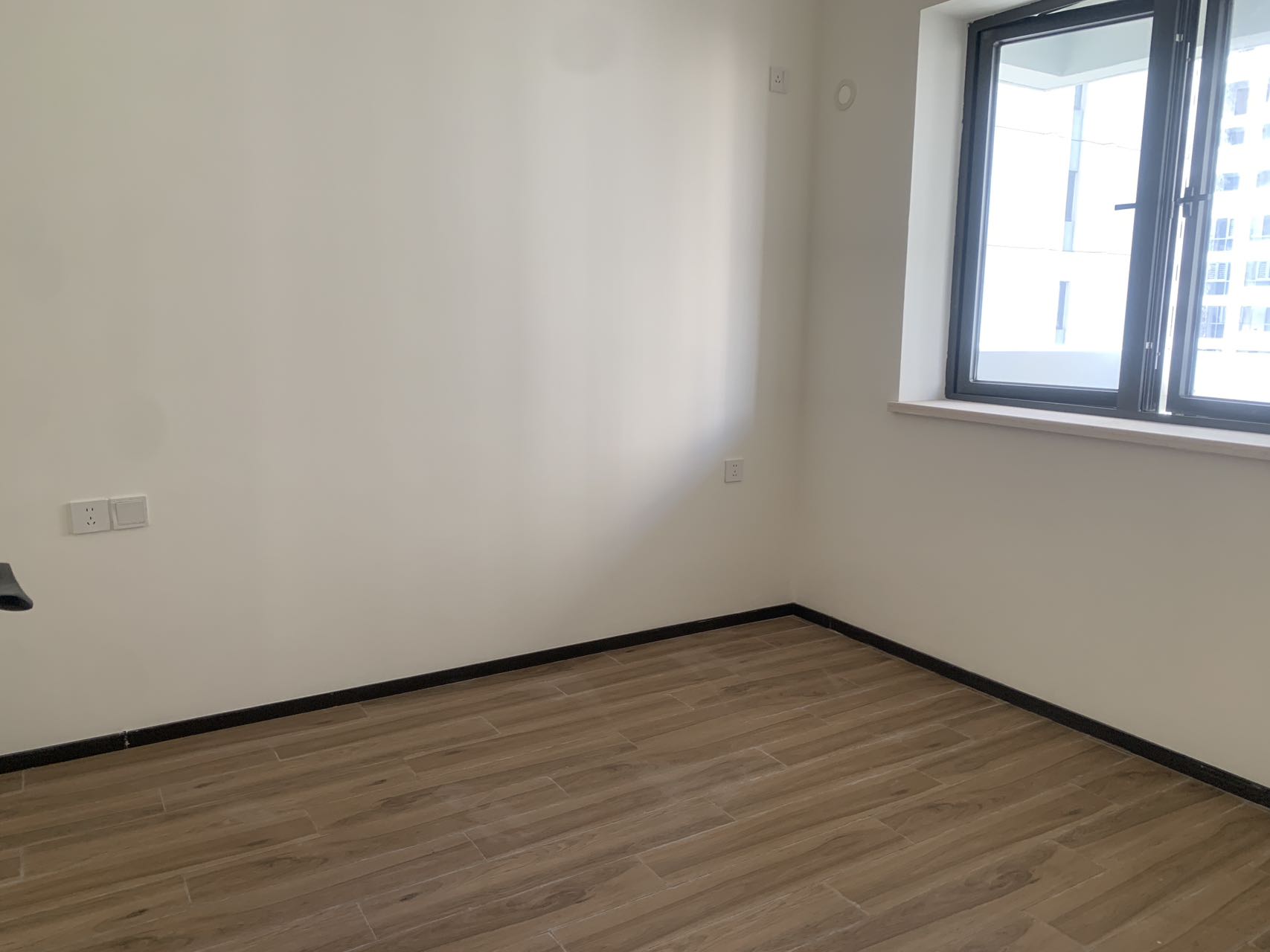 海府大院(海府路41号) 3室2厅2卫 3600.0元/月 海府大院(海府路41号) 3室2厅2卫 3600.0元/月室内图