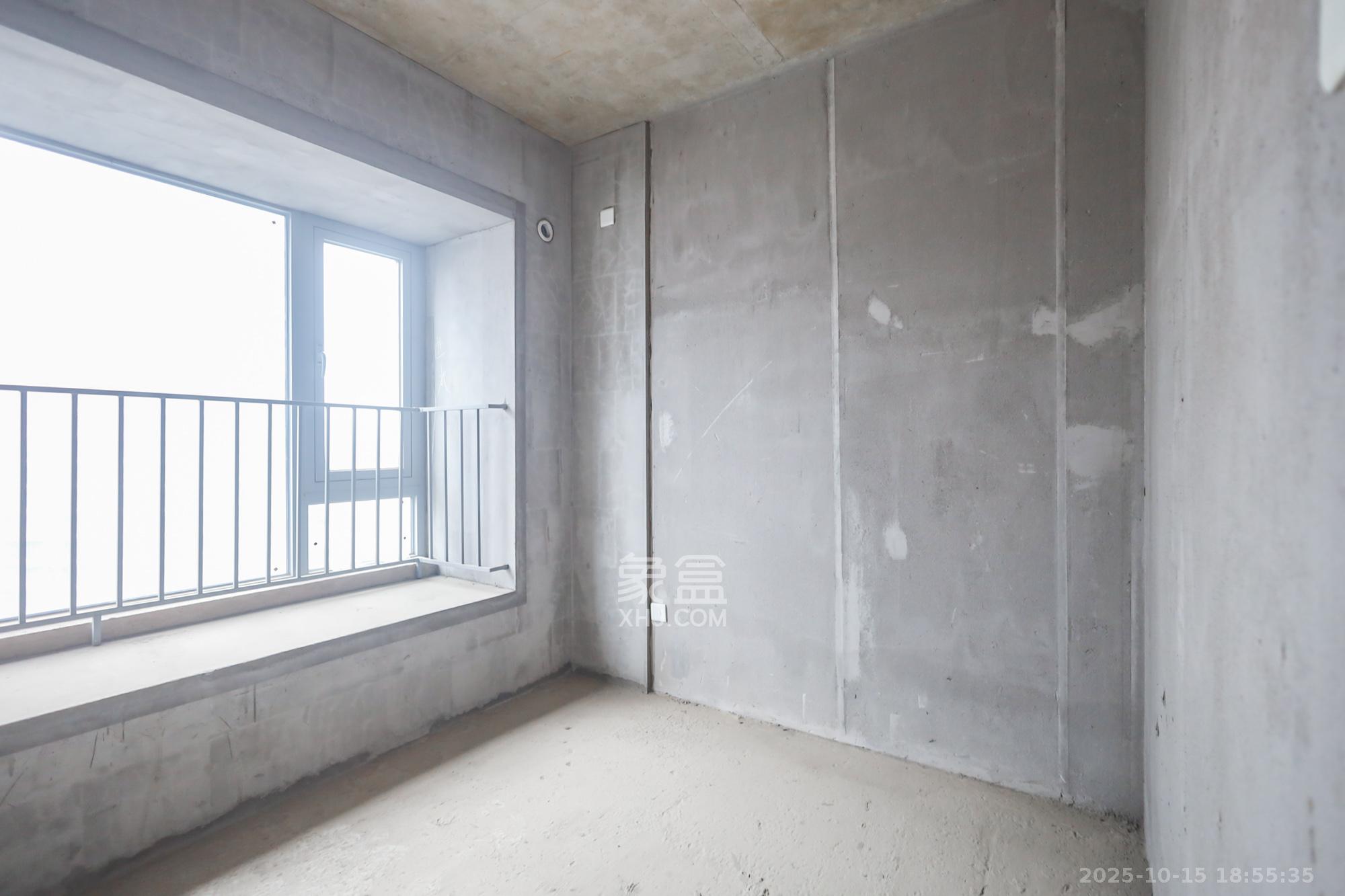 保利天禧D区  4室2厅2卫    228.0万卧室