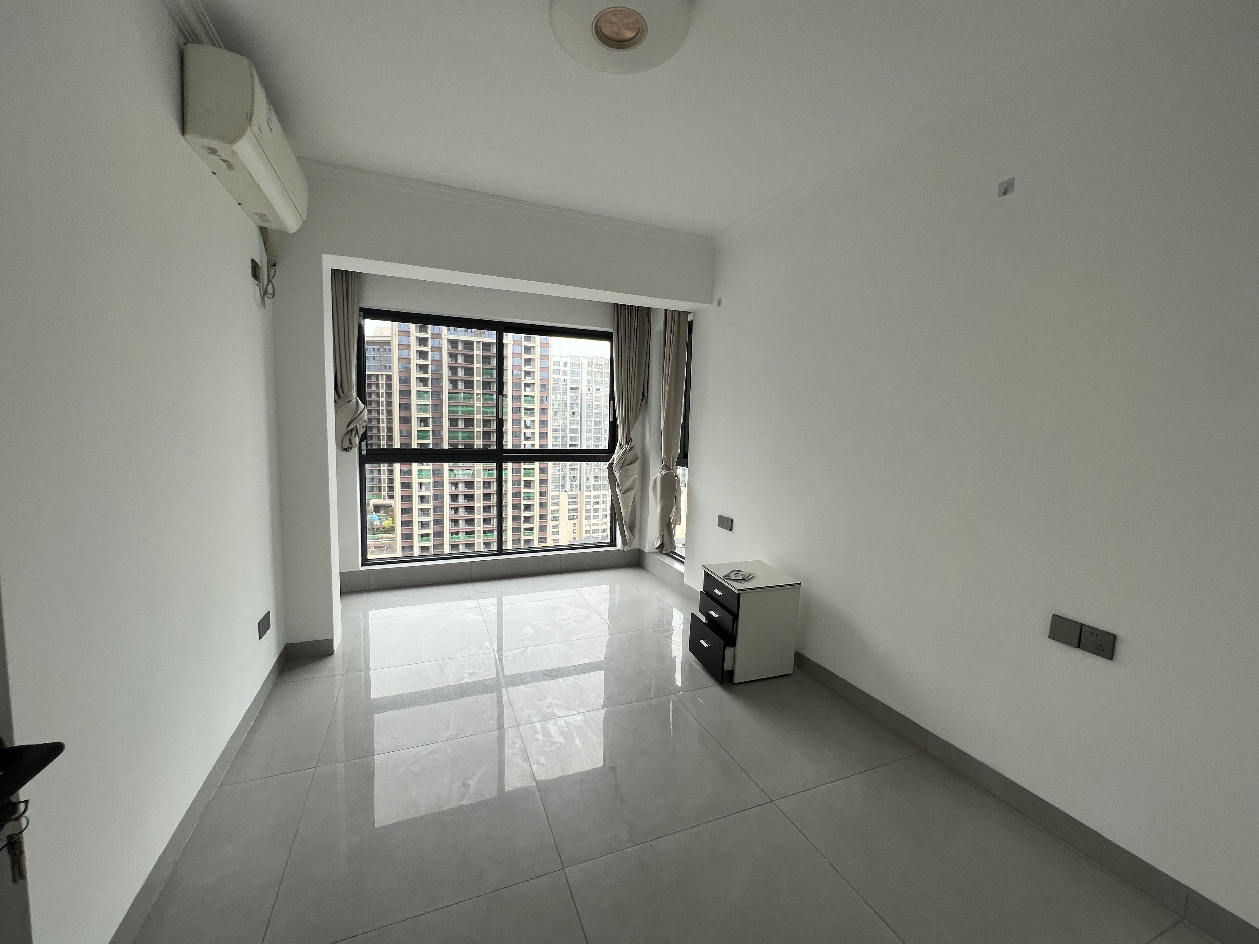 南门口安置小区二期  3室2厅2卫    2400.0元/月室内图