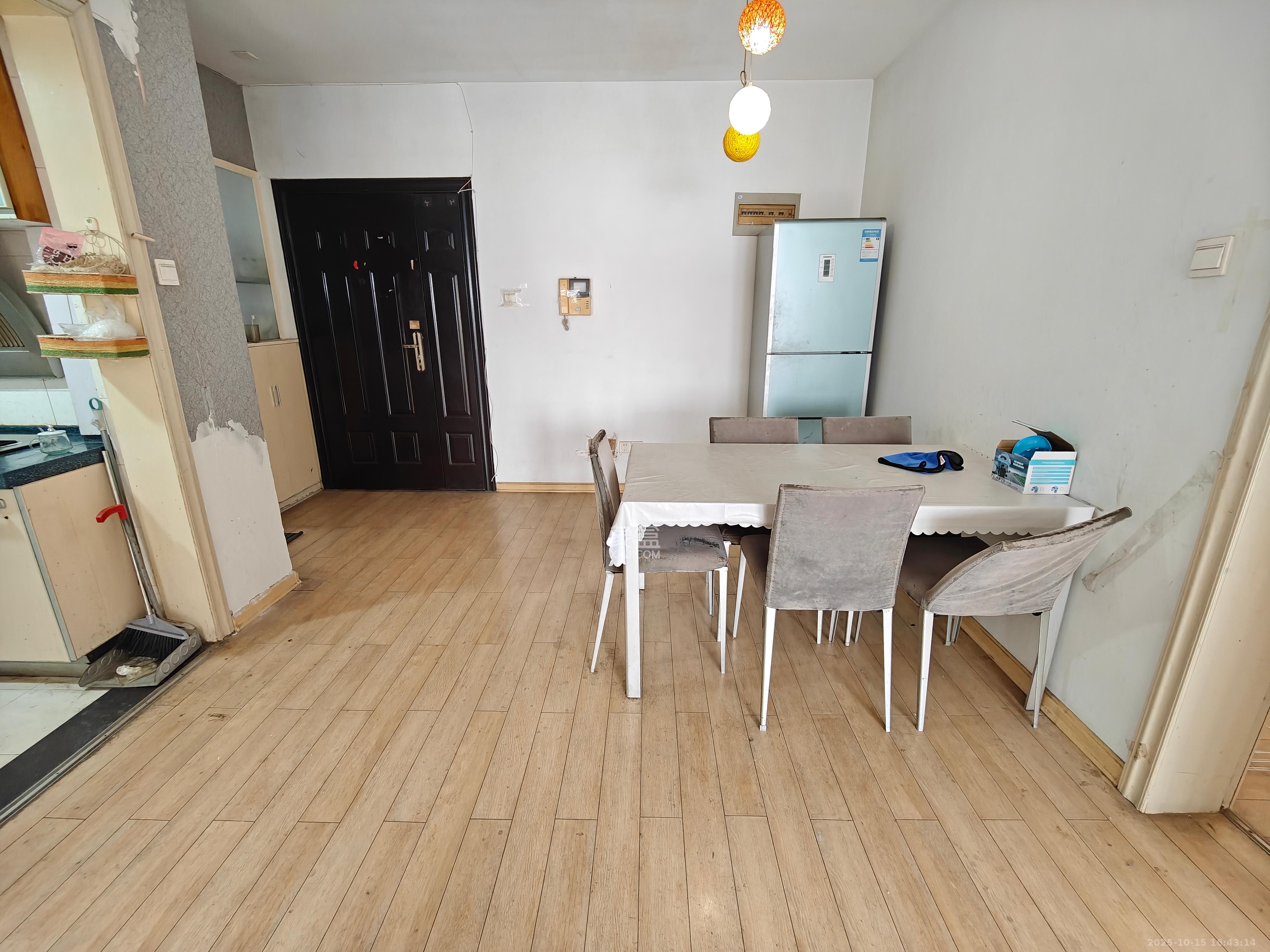 玛依拉山庄  2室2厅1卫    2400.0元/月室内图