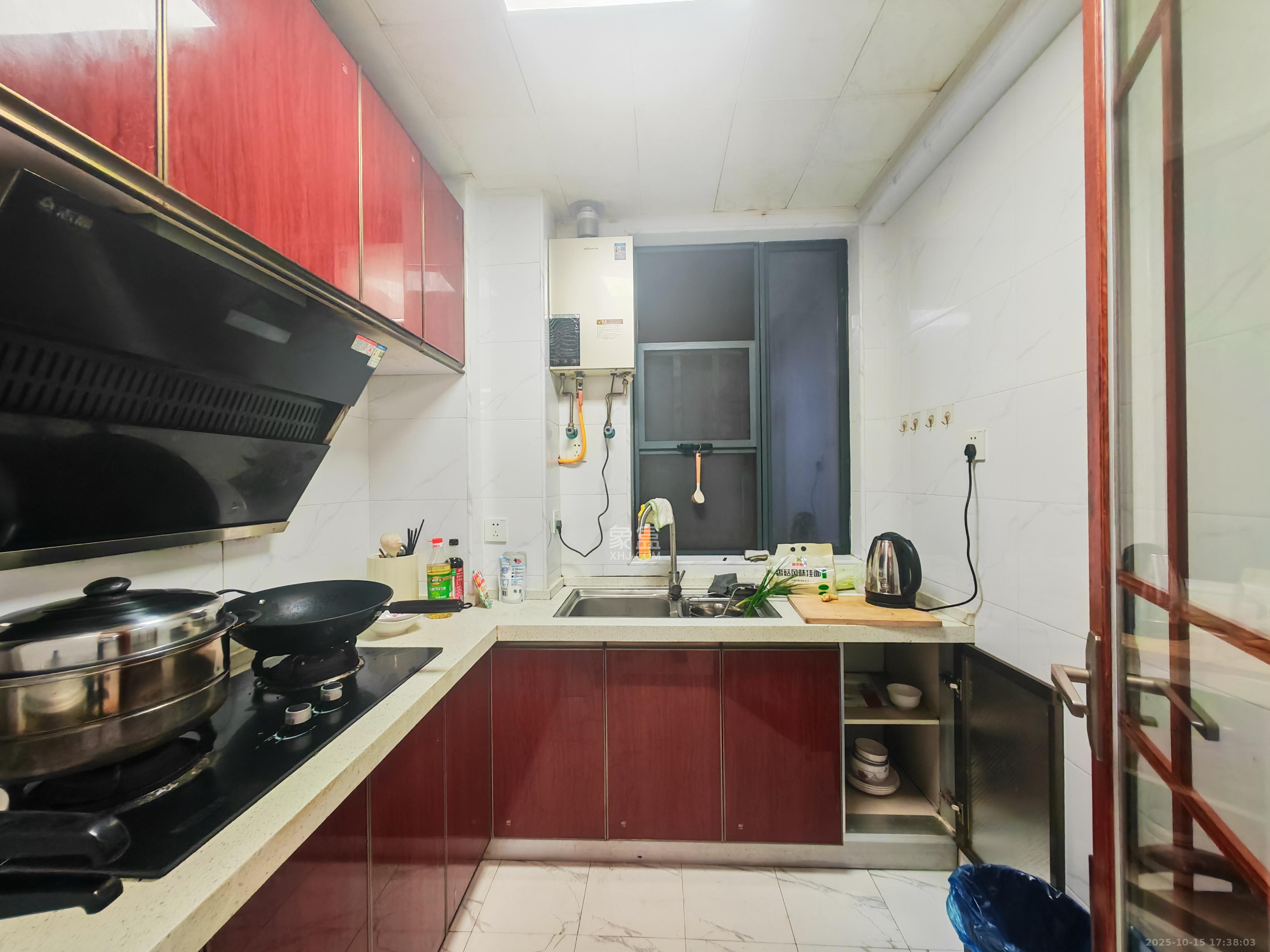 爵世名邸东湖(东湖壹号企业总部基地) 3室2厅1卫 2300.0元/月 爵世名邸东湖(东湖壹号企业总部基地) 3室2厅1卫 2300.0元/月室内图