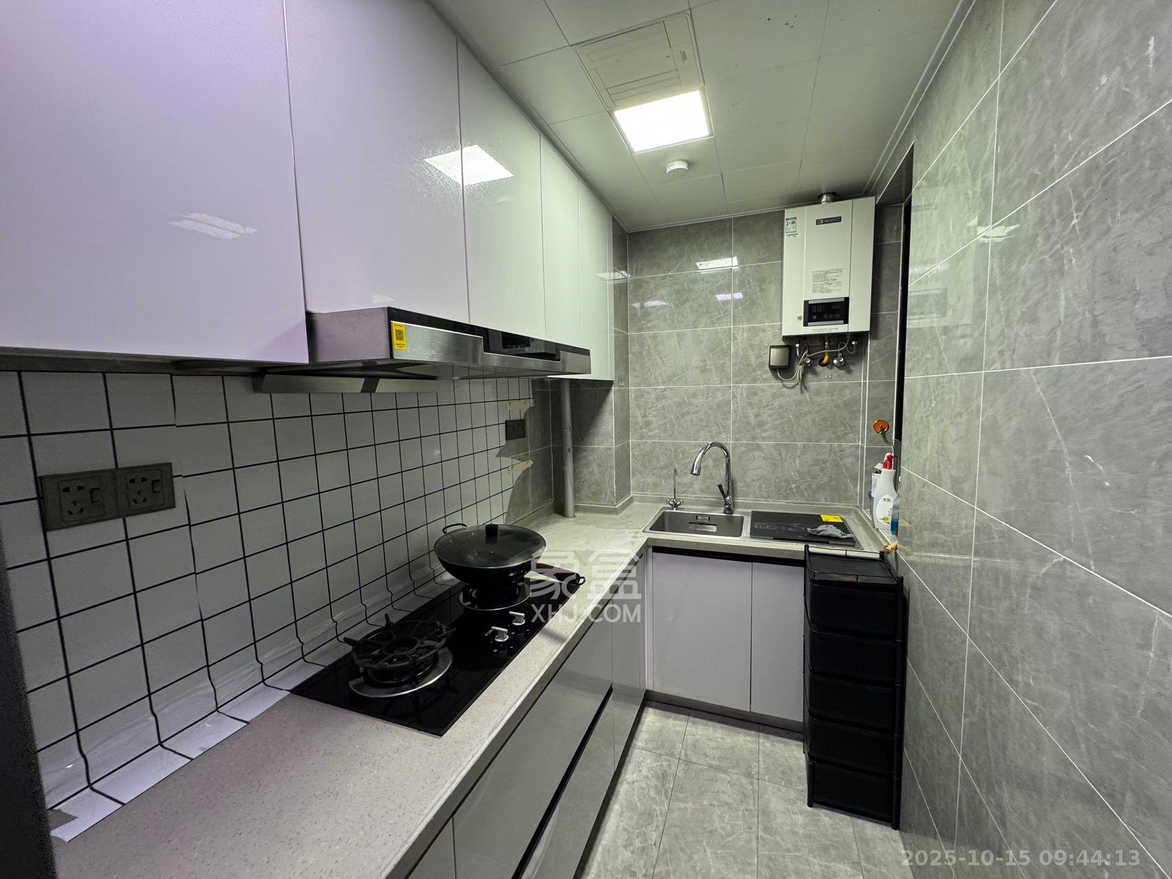 卓越中寰  3室2厅2卫    4200.0元/月室内图