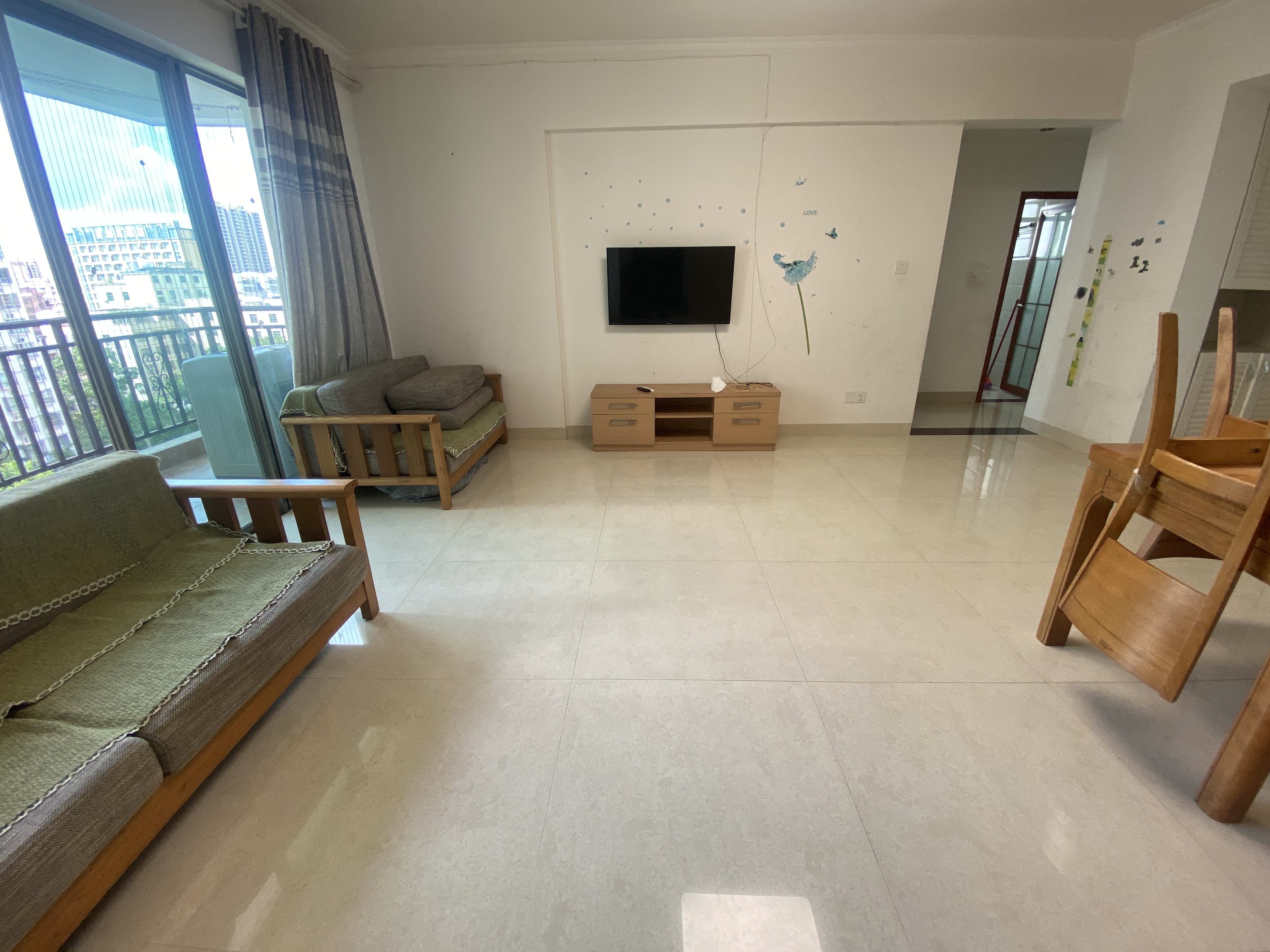 三林怡和园  3室1厅1卫    2500.0元/月