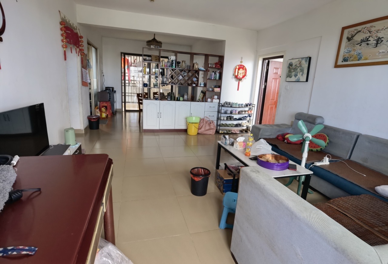 永泰花苑  3室2厅2卫    180.0万 永泰花苑  3室2厅2卫    180.0万客厅