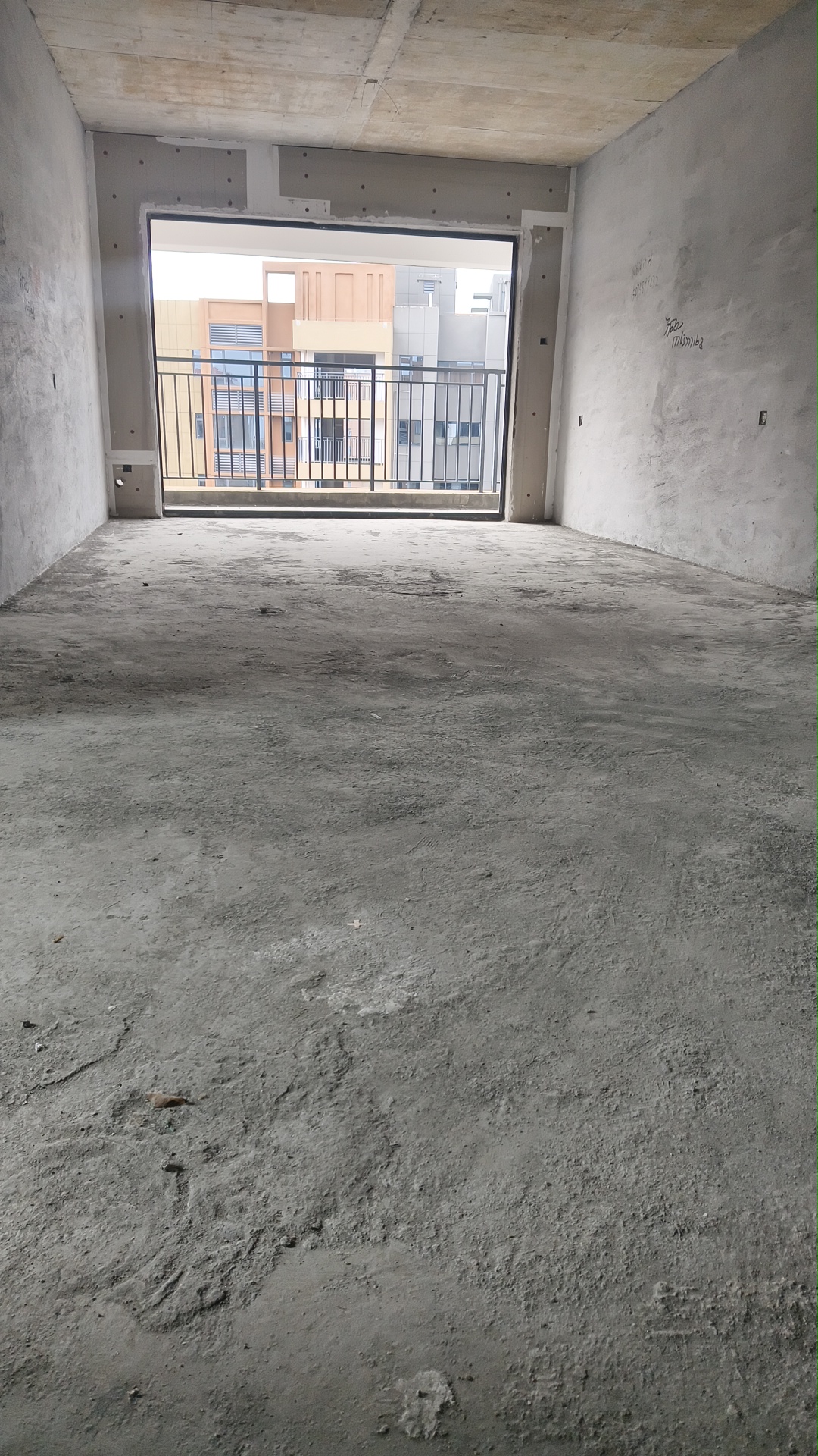 宁邦中心(三期幸福里) 3室2厅2卫 62.8万 宁邦中心(三期幸福里) 3室2厅2卫 62.8万客厅