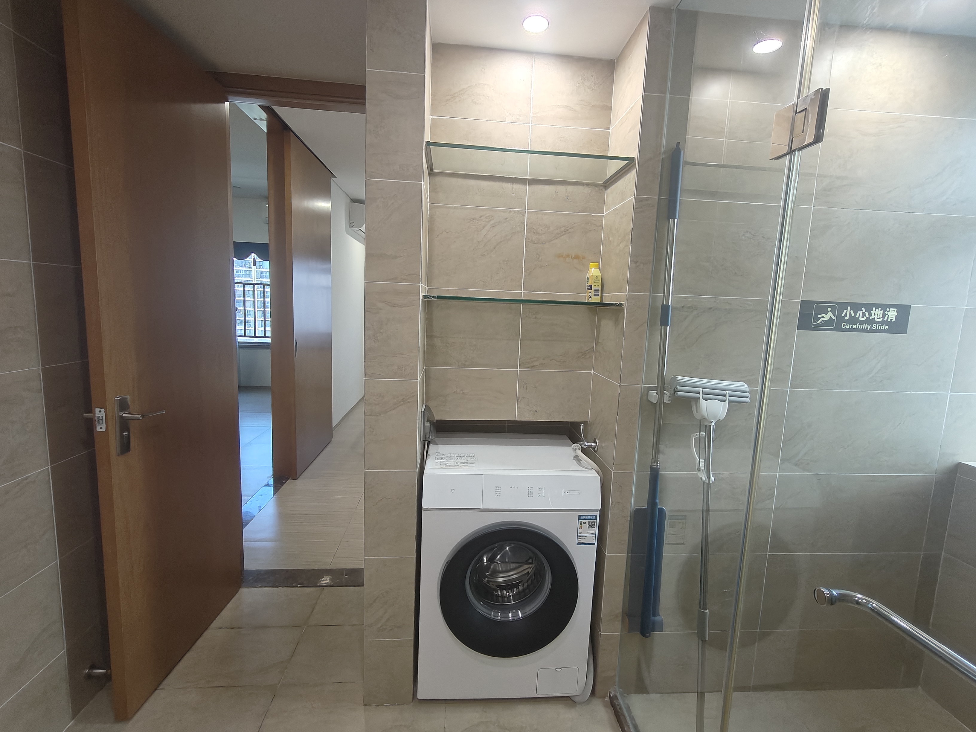 海航豪庭南苑  1室1厅1卫    3000.0元/月室内图