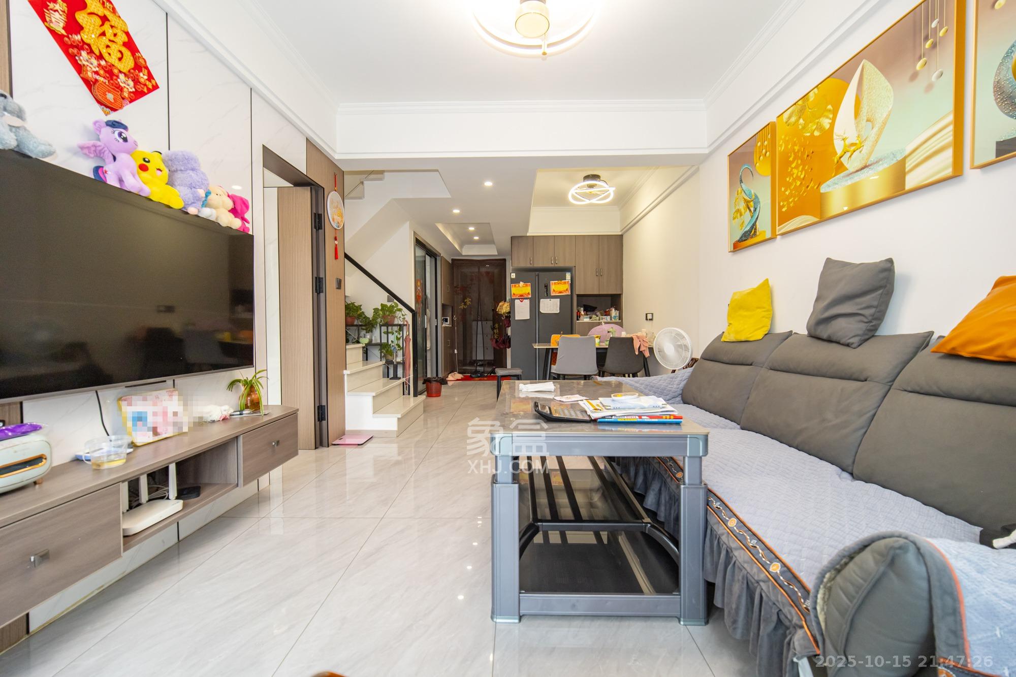 金辉优步星樾  3室2厅2卫    76.8万 金辉优步星樾  3室2厅2卫    76.8万客厅