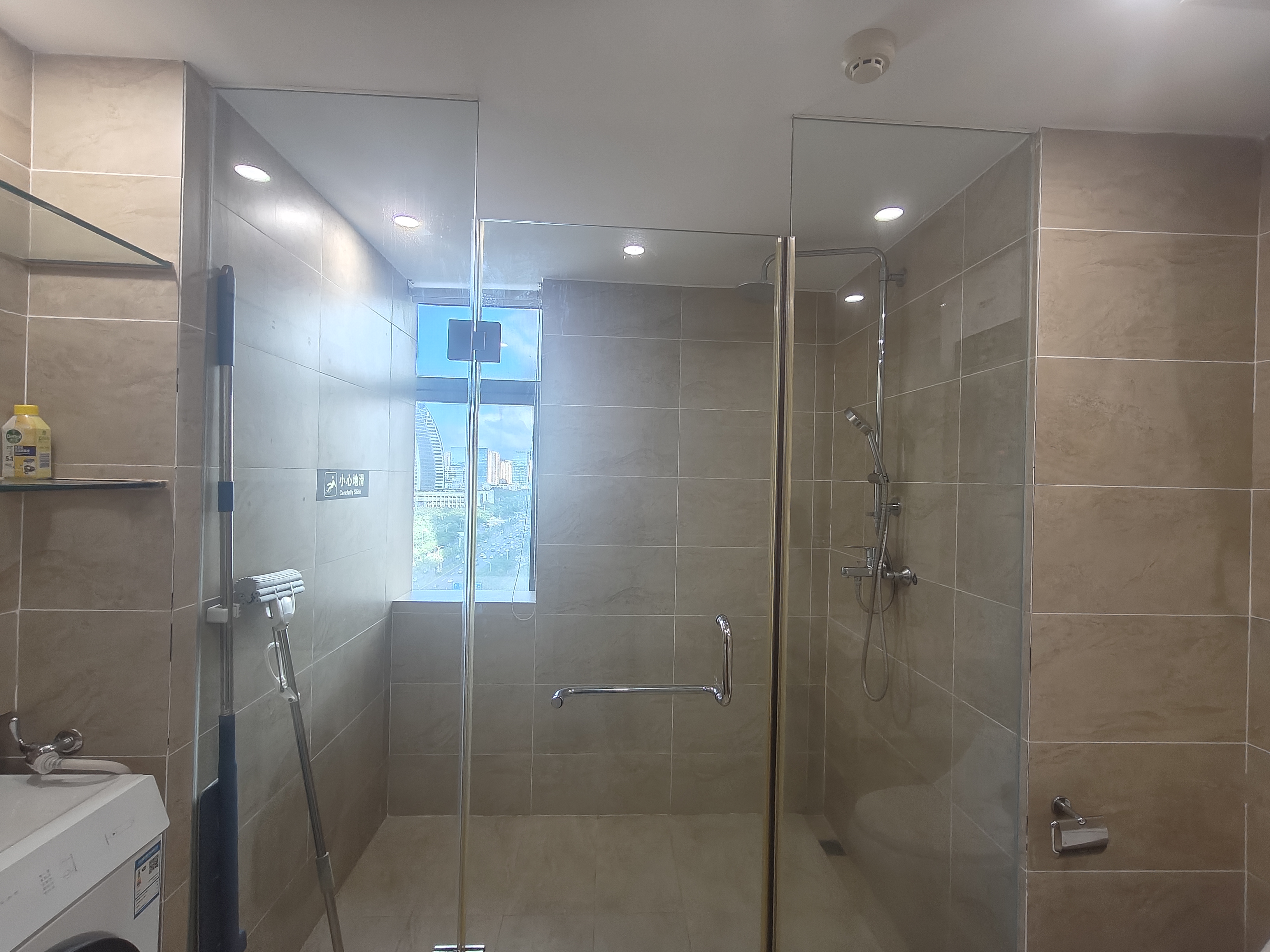 海航豪庭南苑  1室1厅1卫    3000.0元/月室内图