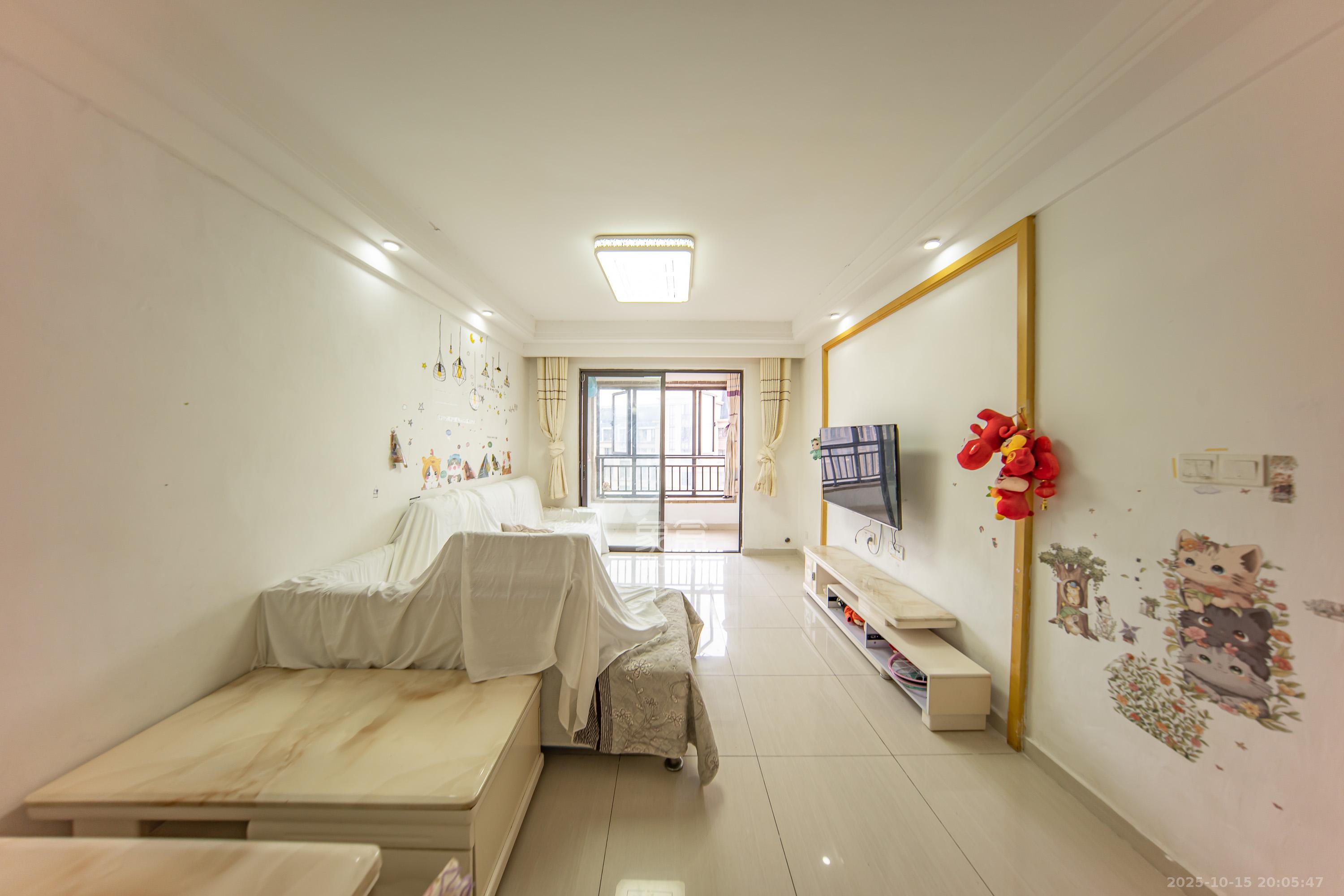 中海国际四期  2室2厅2卫    70.0万客厅