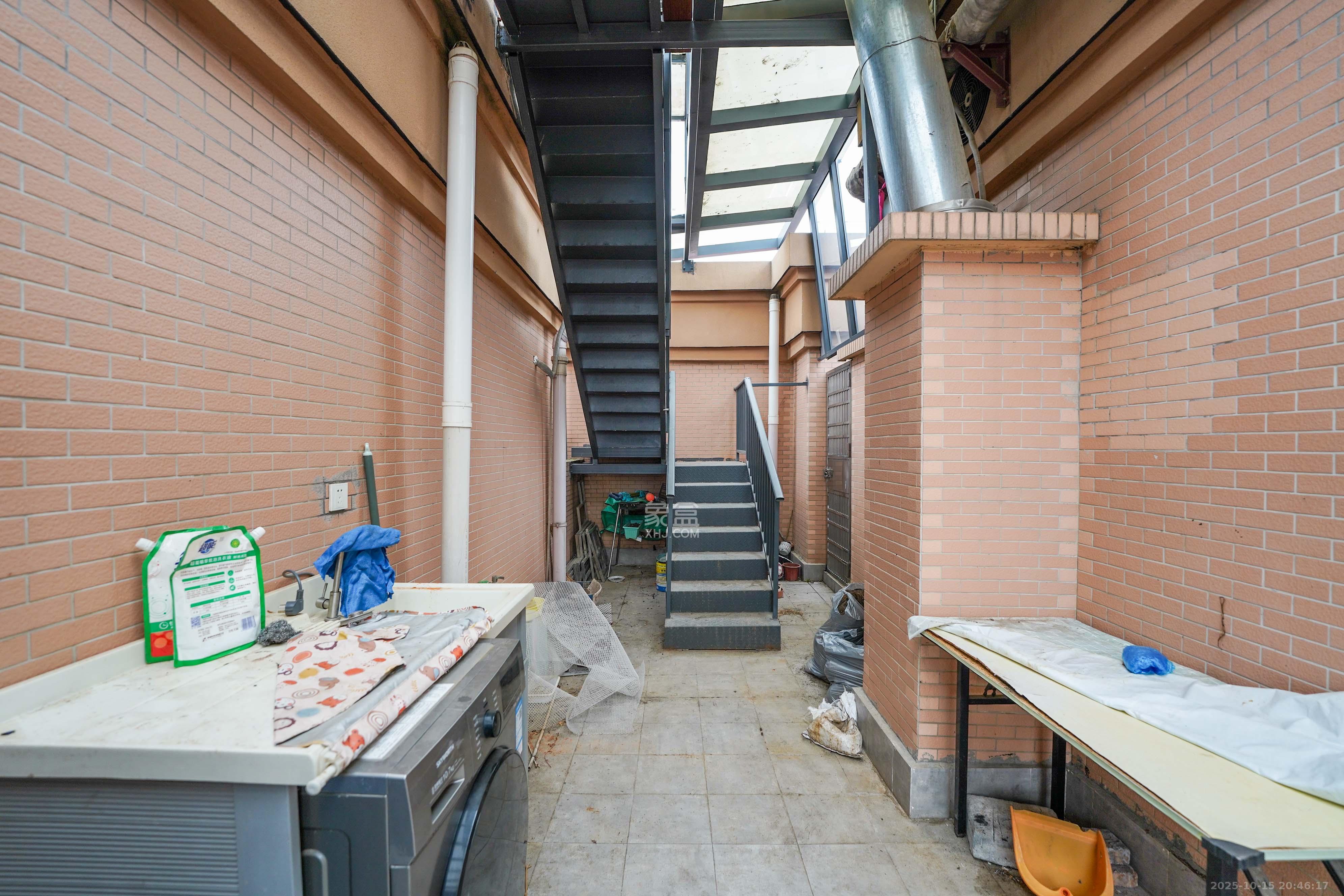 丽发新城  1室0厅0卫    170.0万阳台