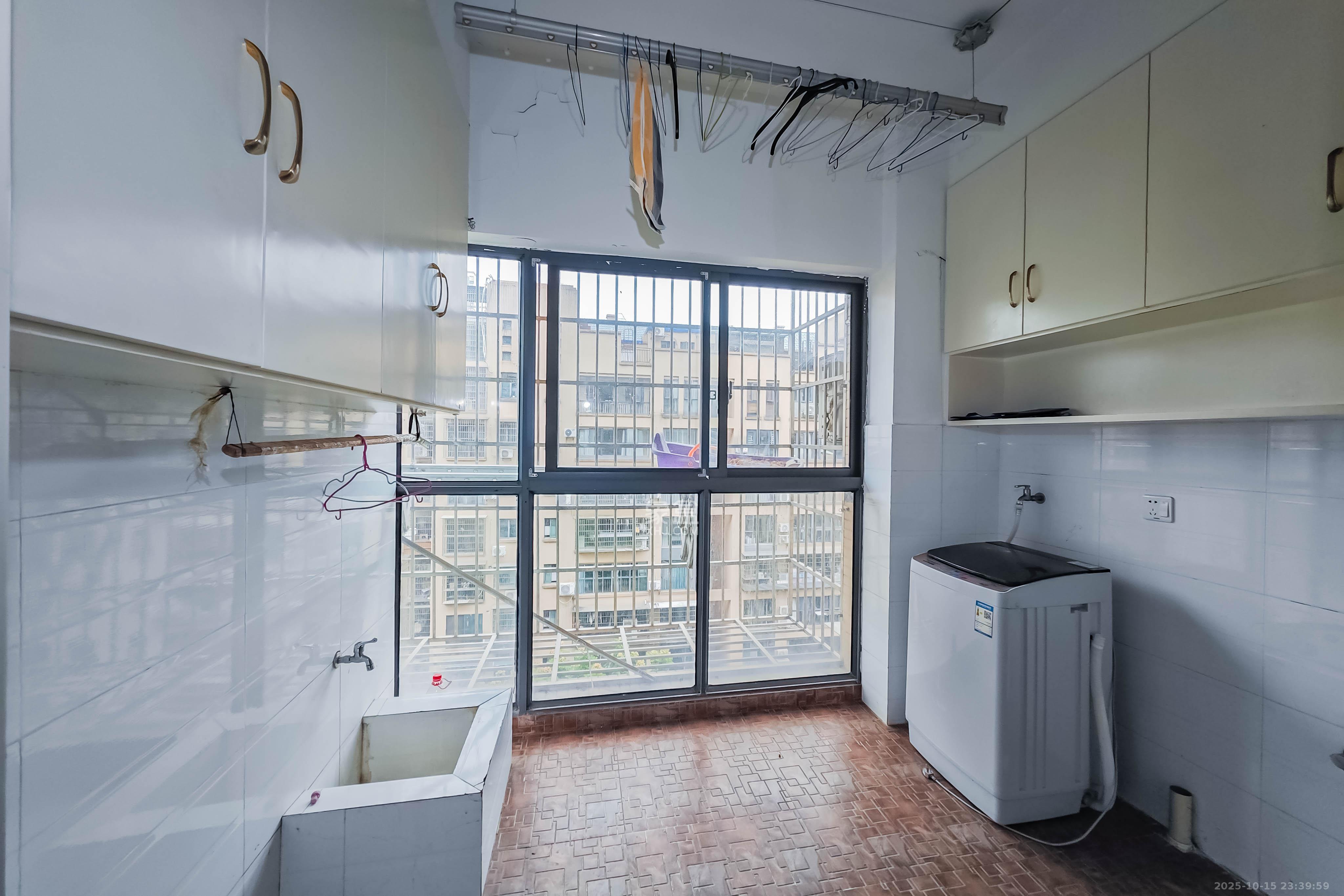 中城丽景香山园  3室2厅2卫    98.0万 中城丽景香山园  3室2厅2卫    98.0万其他