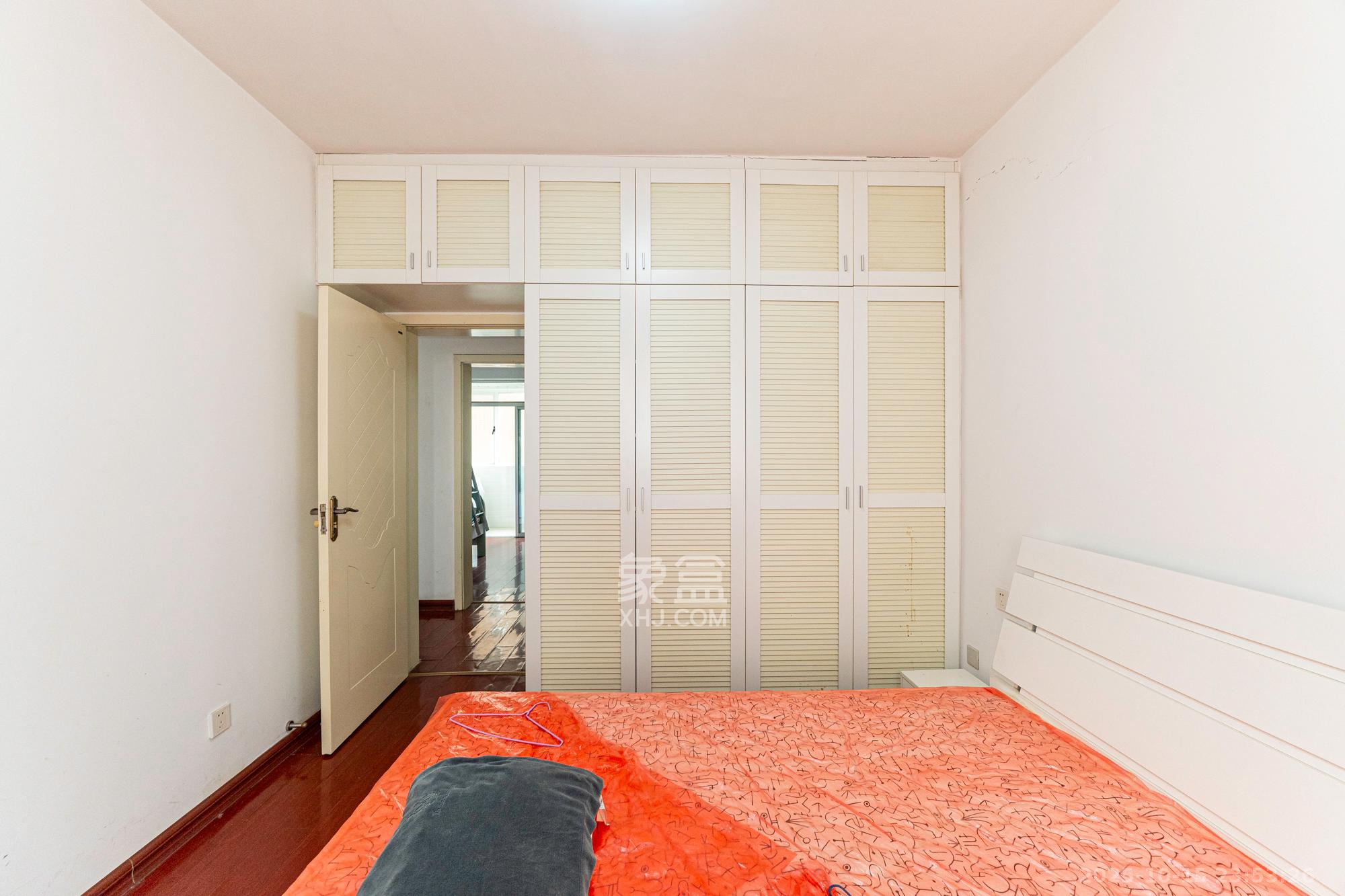 恒广国际景园一二区  3室2厅2卫    78.0万卧室