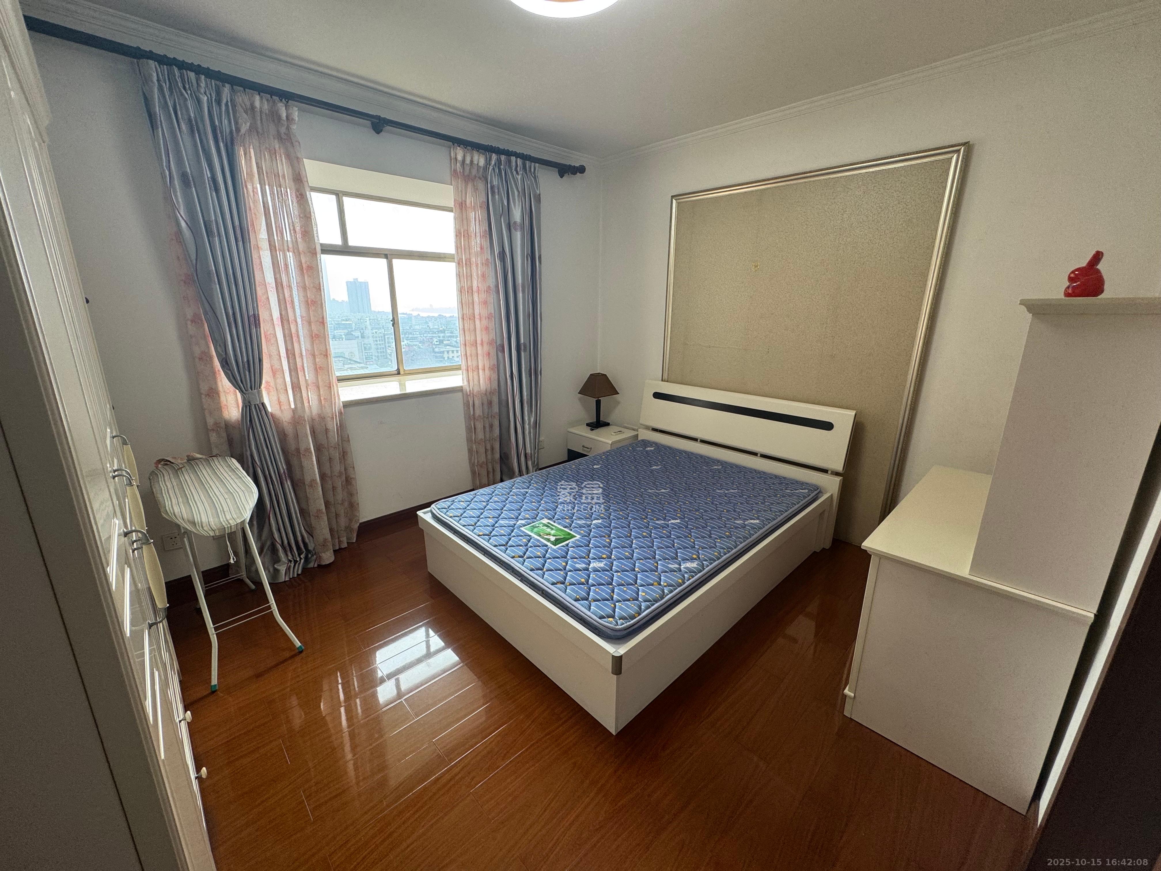 王府井公寓（福源公寓）  3室2厅2卫    4500.0元/月室内图